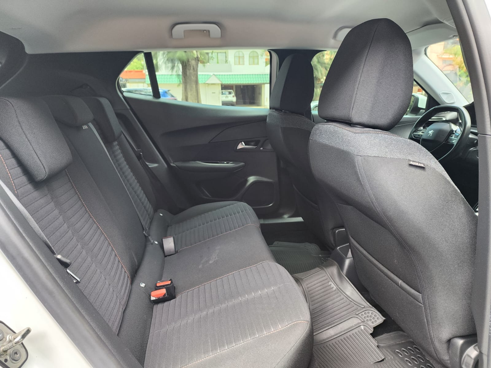 Peugeot 2008 2021 Active Automático Blanco
