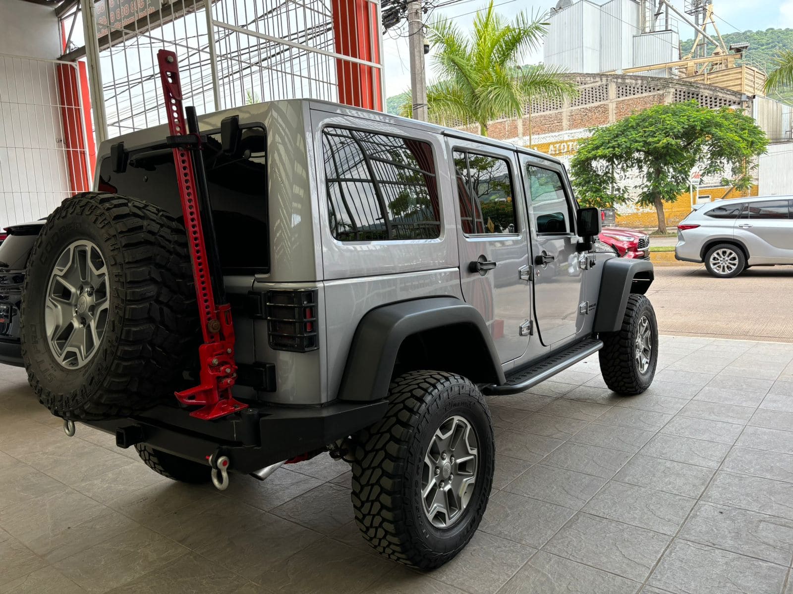 Jeep Wrangler 2016 Rubicon Automático Plata