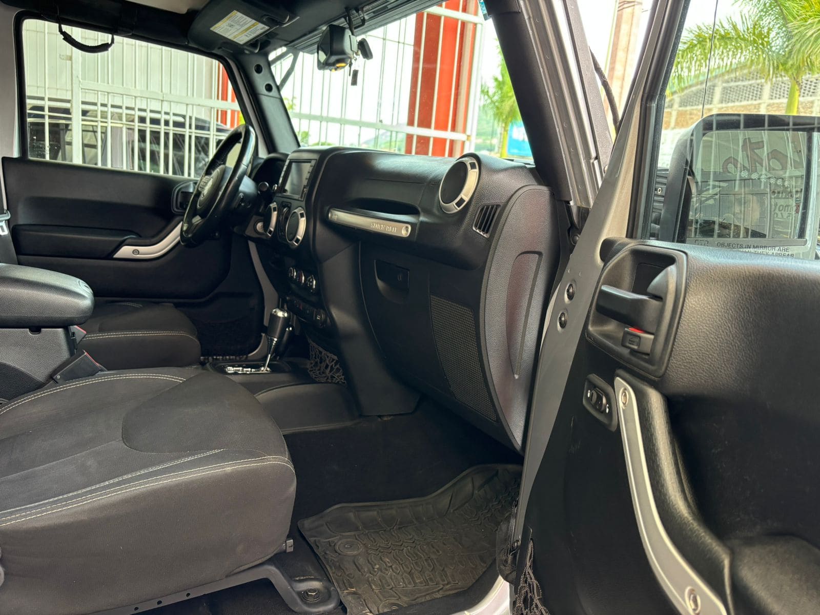 Jeep Wrangler 2016 Rubicon Automático Plata