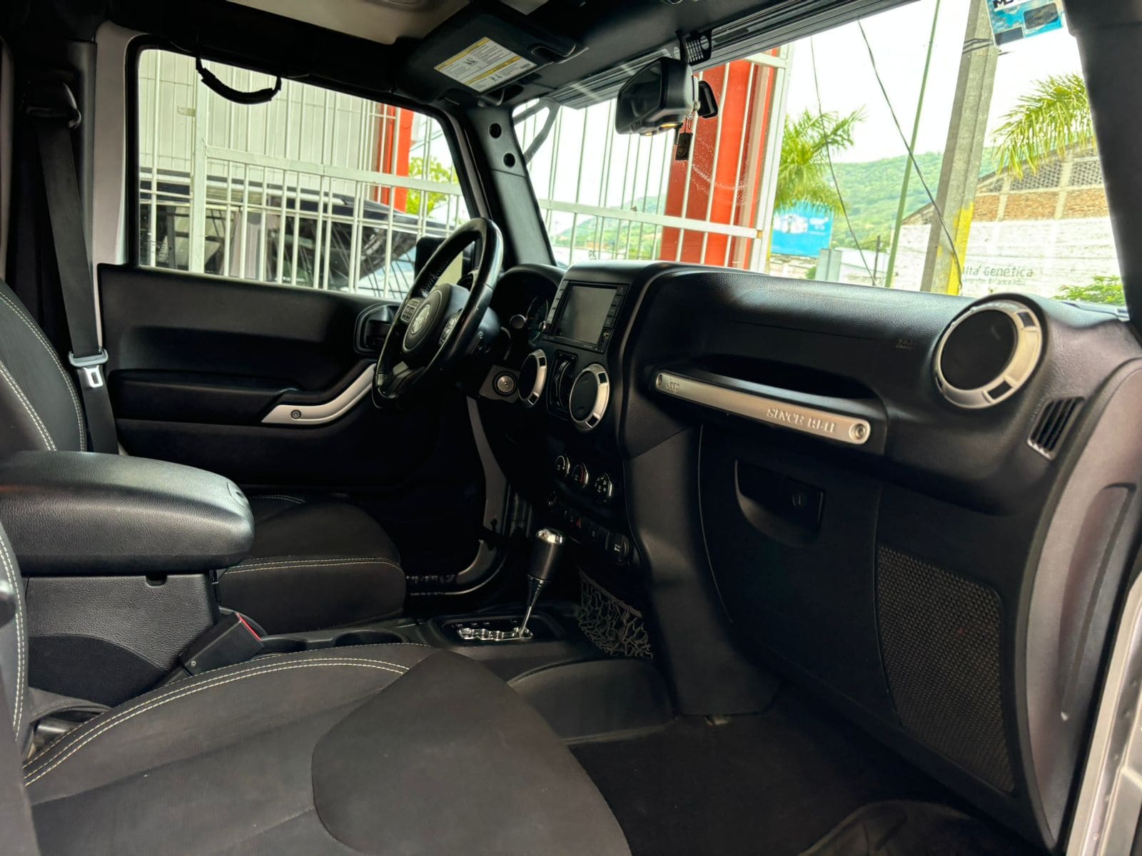 Jeep Wrangler 2016 Rubicon Automático Plata