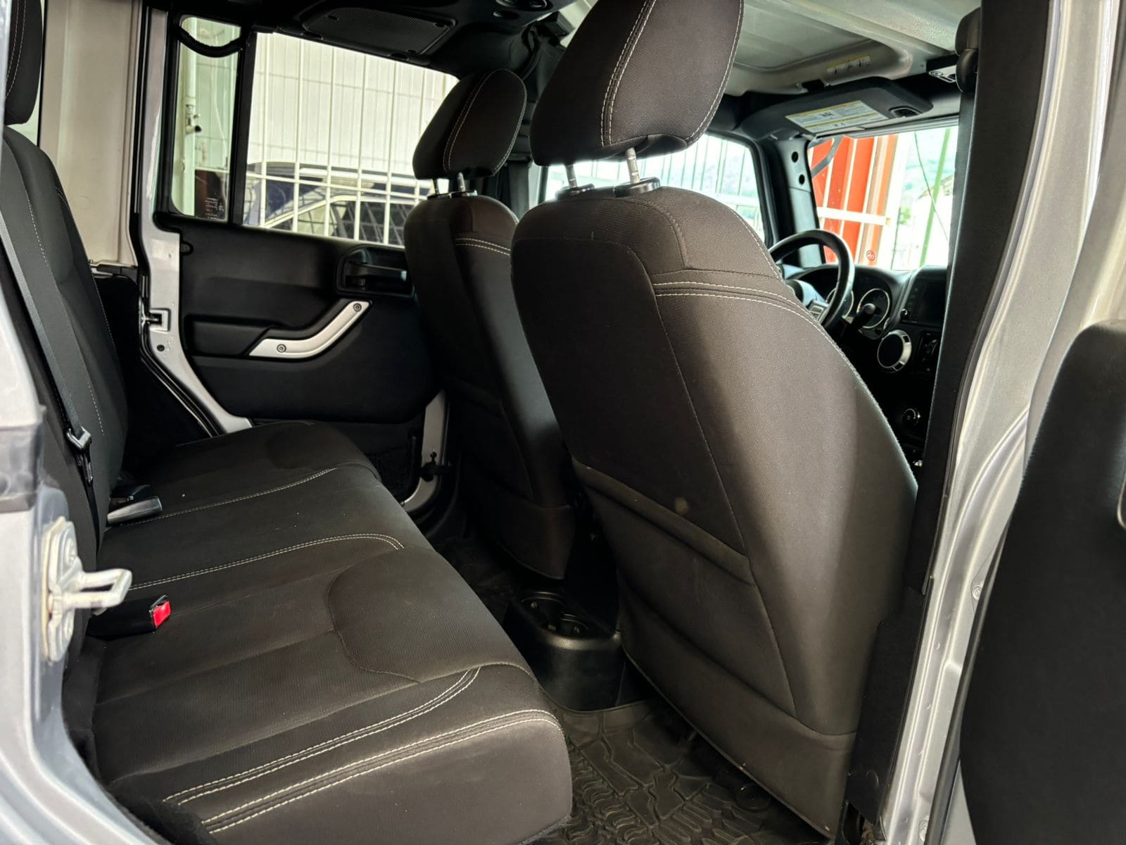 Jeep Wrangler 2016 Rubicon Automático Plata