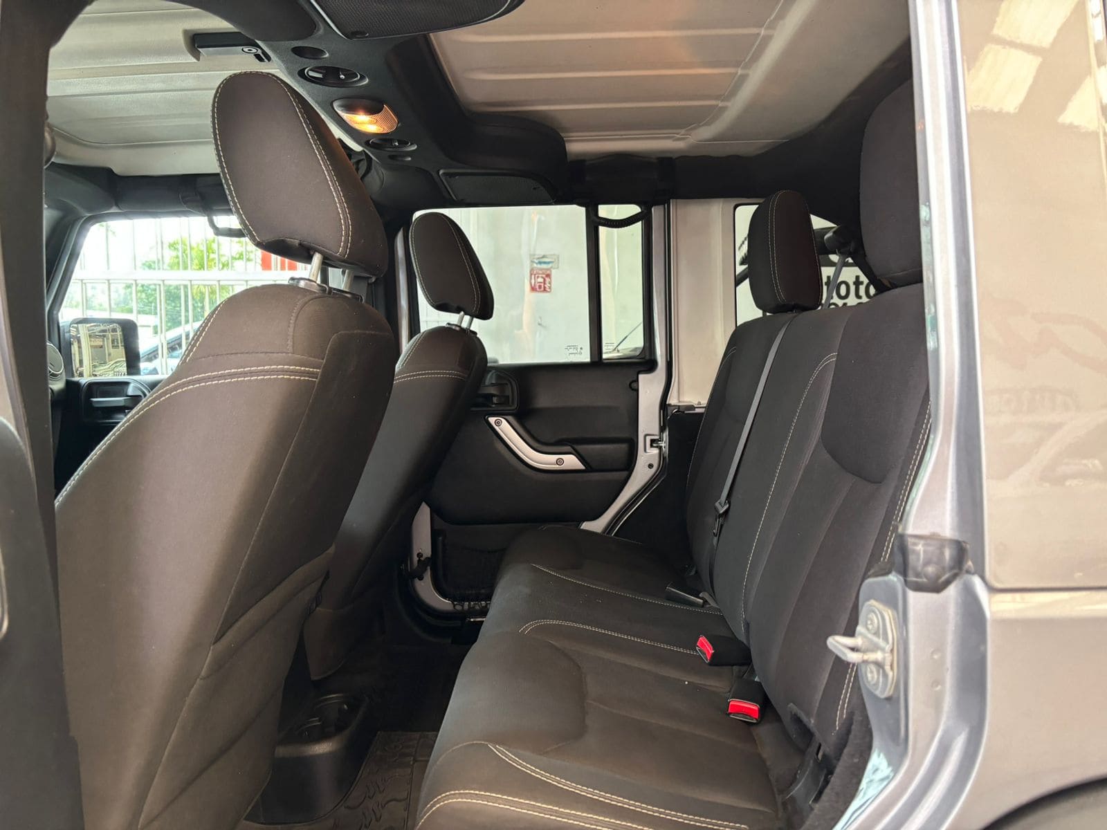 Jeep Wrangler 2016 Rubicon Automático Plata