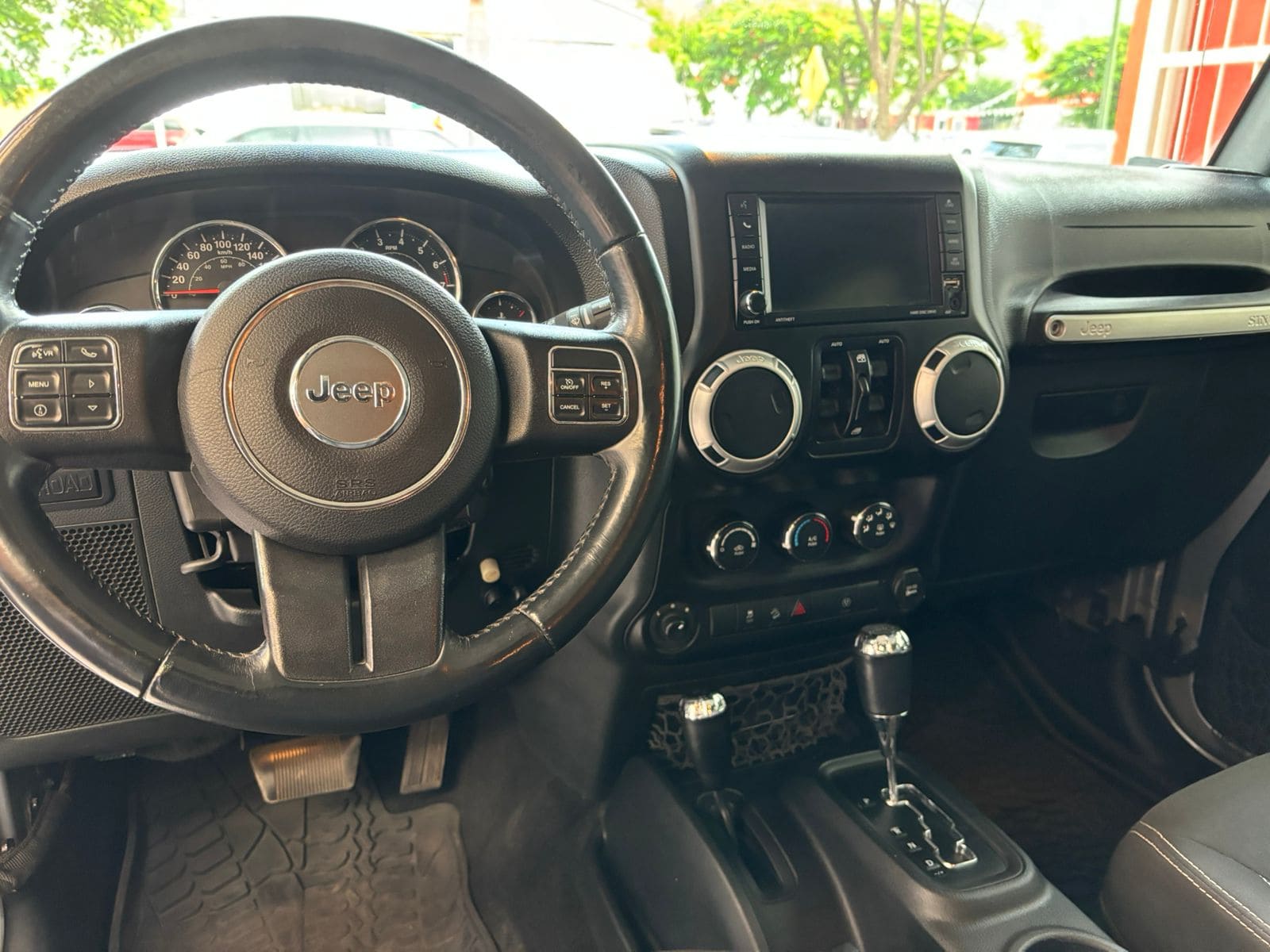 Jeep Wrangler 2016 Rubicon Automático Plata