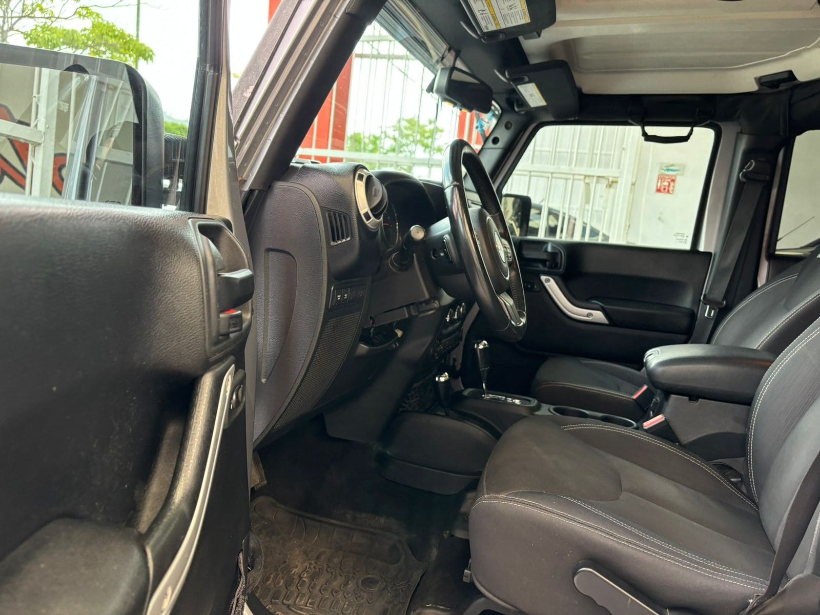 Jeep Wrangler 2016 Rubicon Automático Plata
