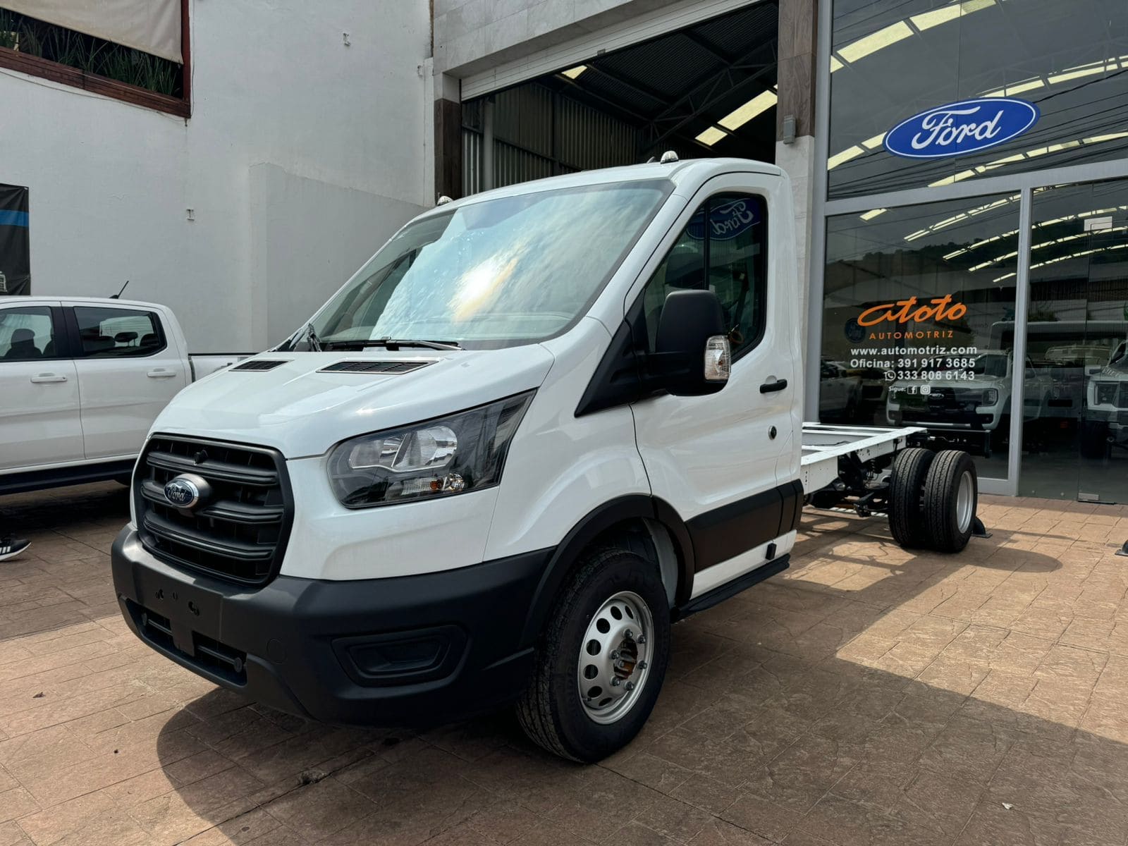 Ford Transit 2024 Chasis Cabina Manual Blanco