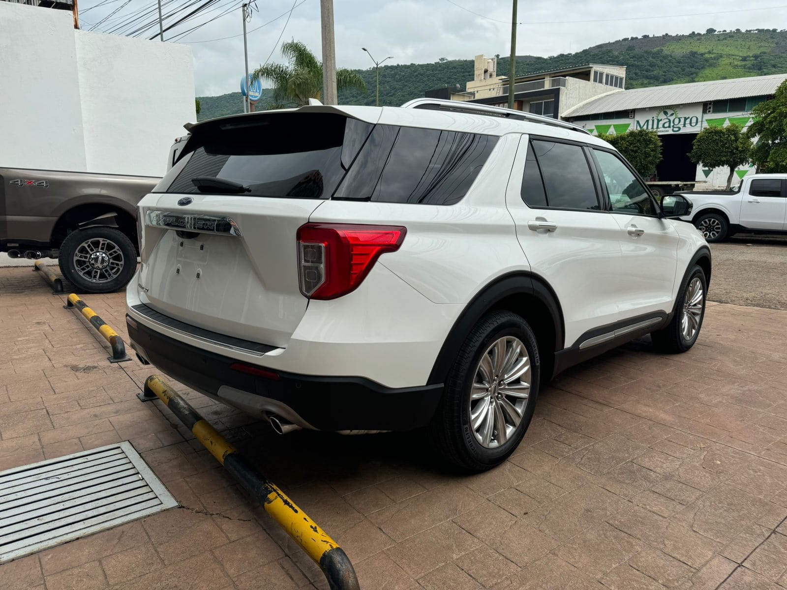 Ford Explorer 2024 Limited Automático Blanco