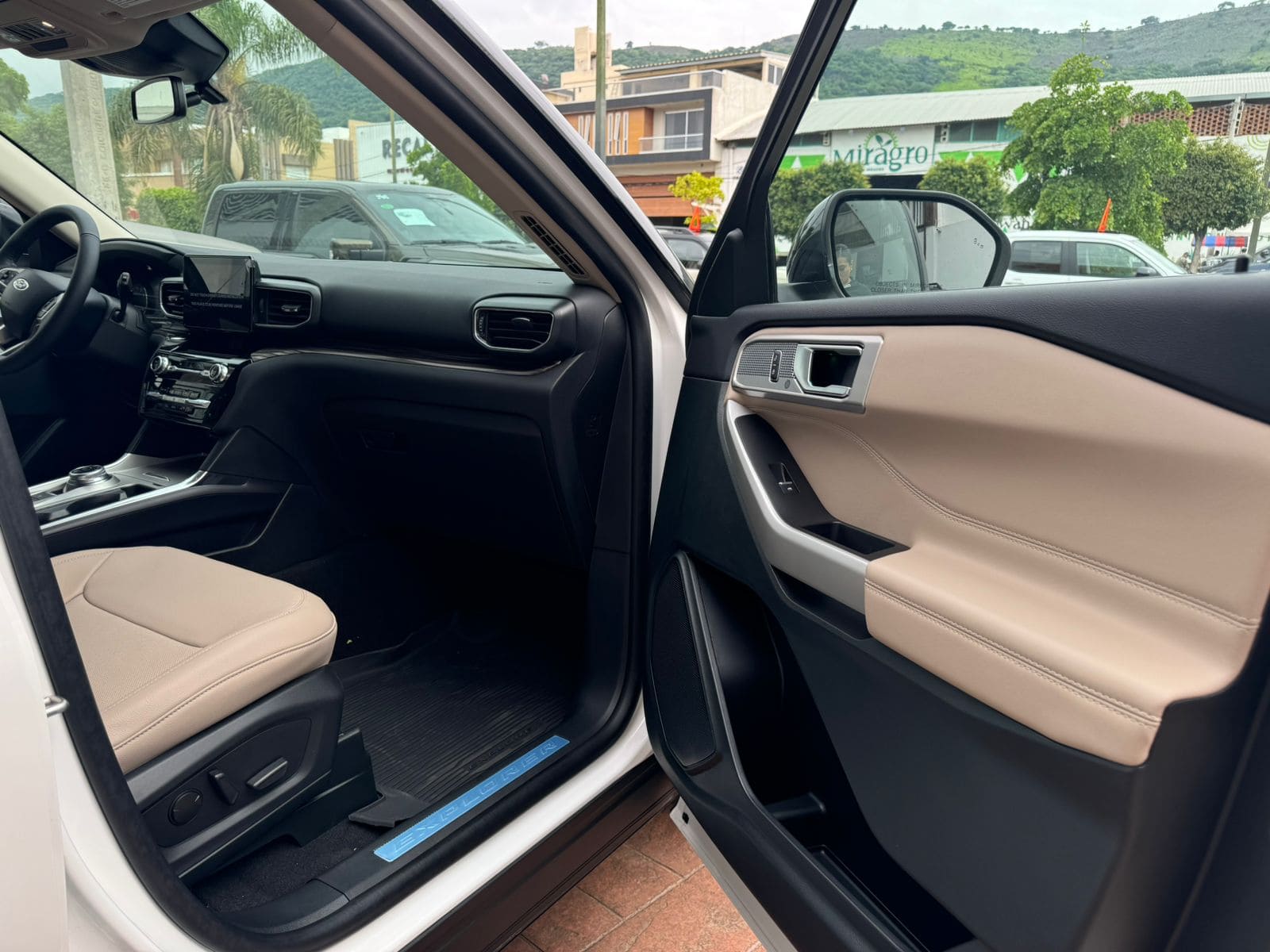 Ford Explorer 2024 Limited Automático Blanco