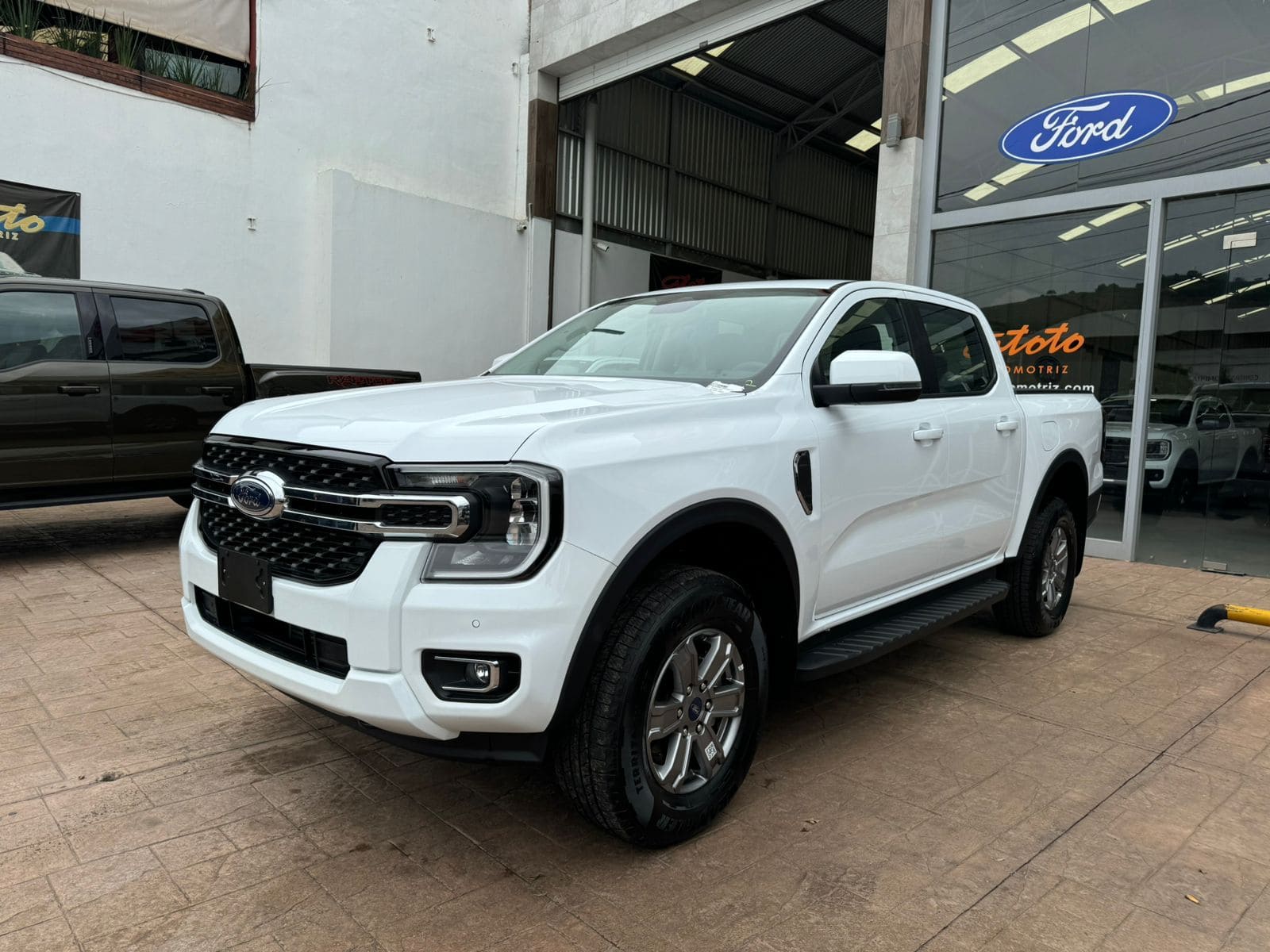 Ford Ranger 2024 XLT Automático Blanco
