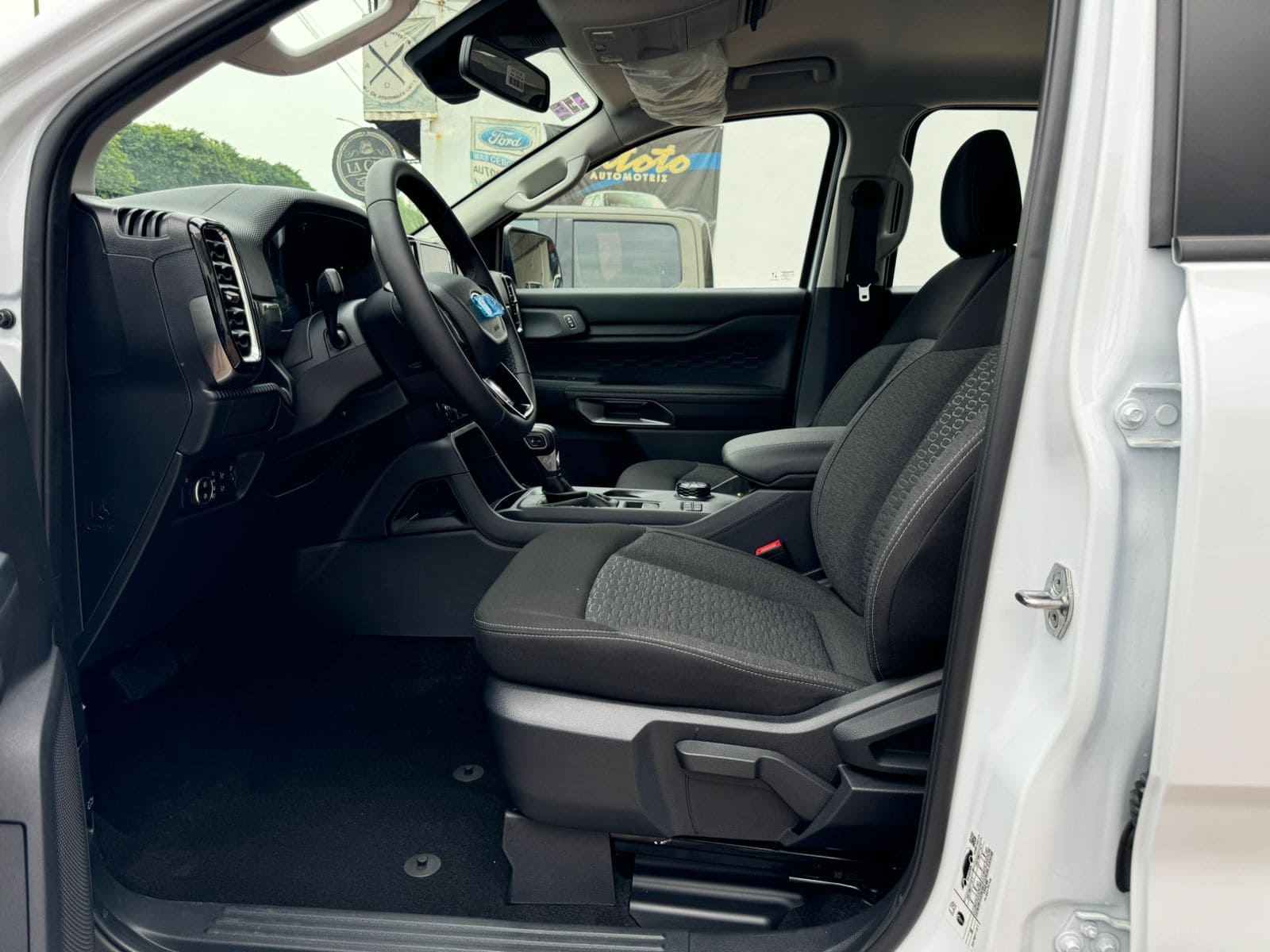 Ford Ranger 2024 XLT Automático Blanco