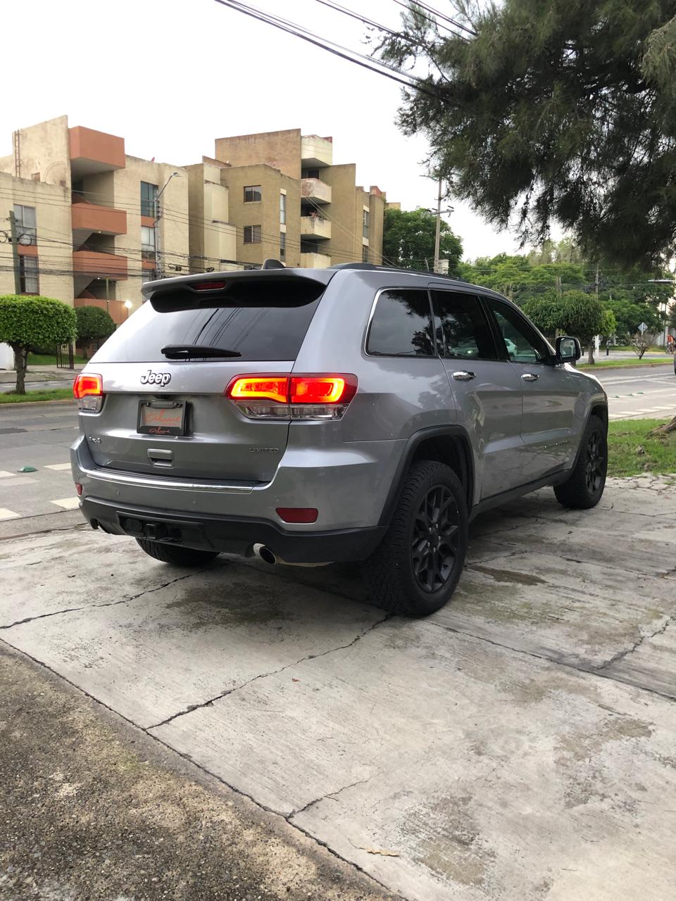 Jeep Cherokee 2021 GRAND CHEROKEE LIMITED Automático Gris