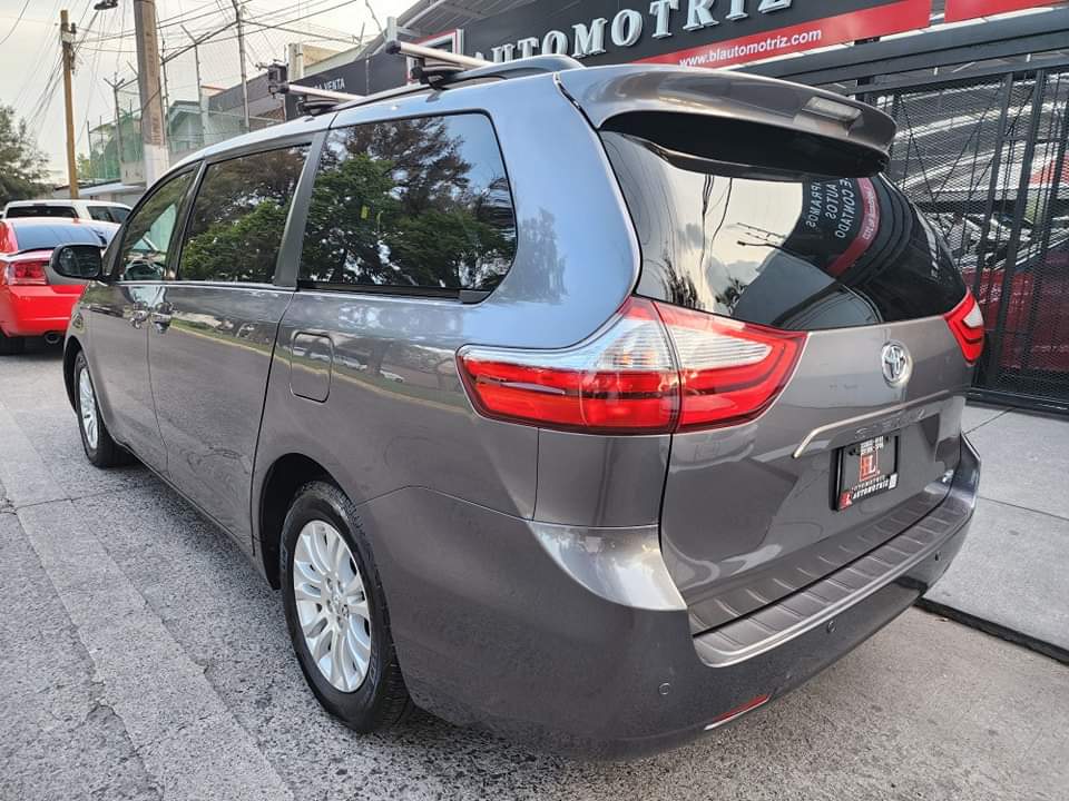 Toyota Sienna 2017 Xle Automático Gris