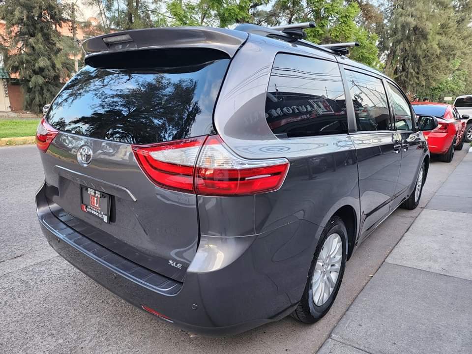 Toyota Sienna 2017 Xle Automático Gris