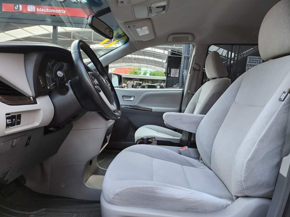 Toyota Sienna 2017 Xle Automático Gris