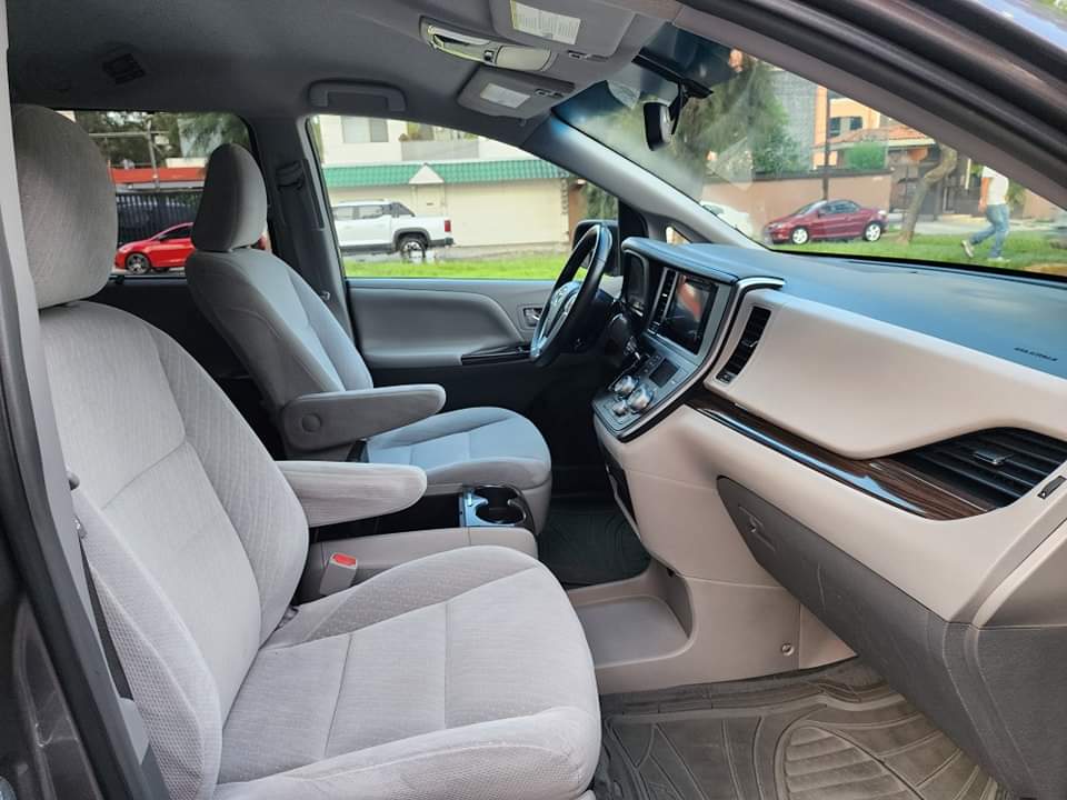 Toyota Sienna 2017 Xle Automático Gris