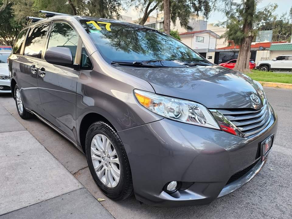 Toyota Sienna 2017 Xle Automático Gris
