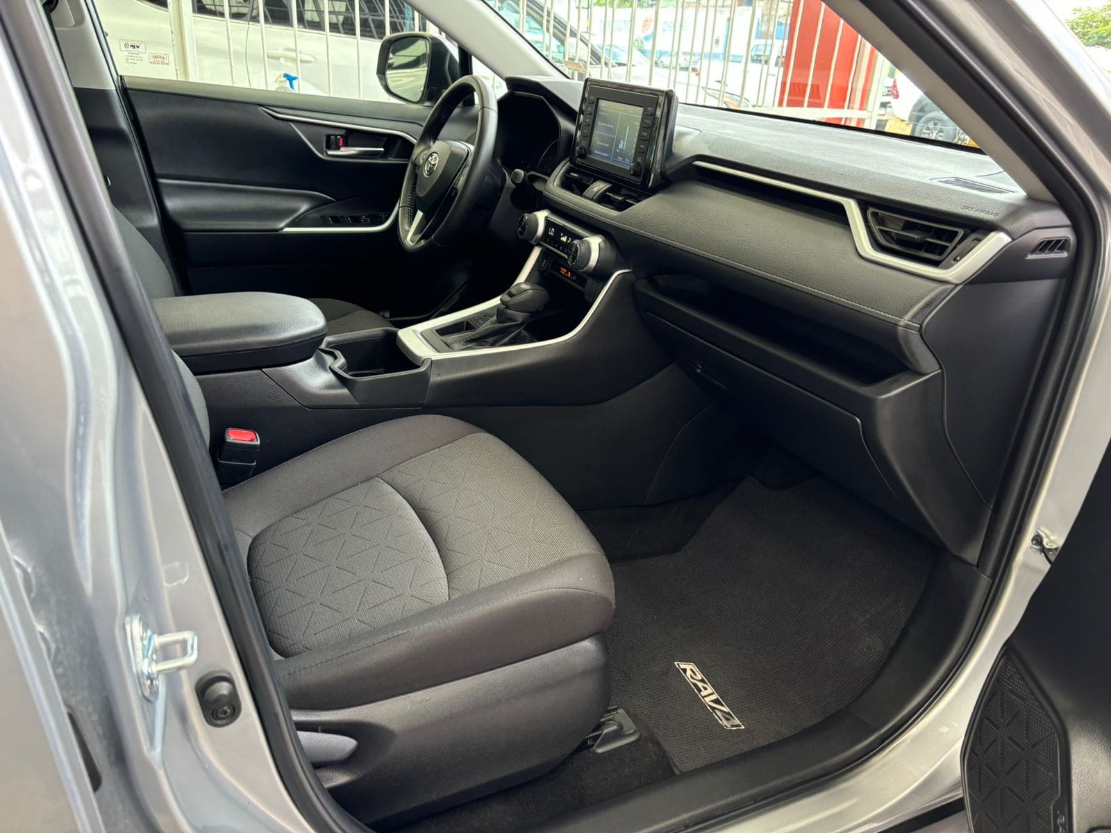 Toyota Rav4 2022 XLE Automático Plata
