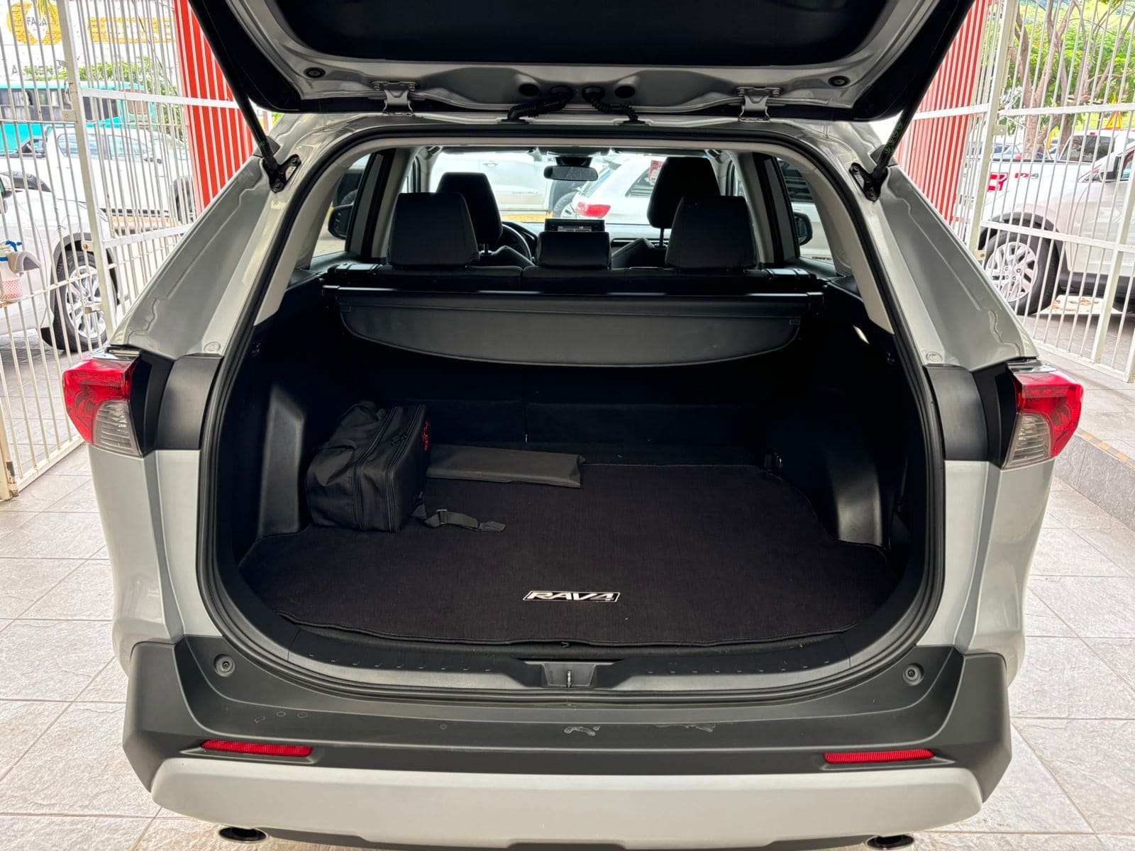 Toyota Rav4 2022 XLE Automático Plata