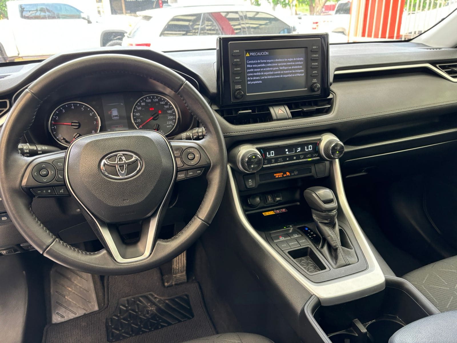 Toyota Rav4 2022 XLE Automático Plata
