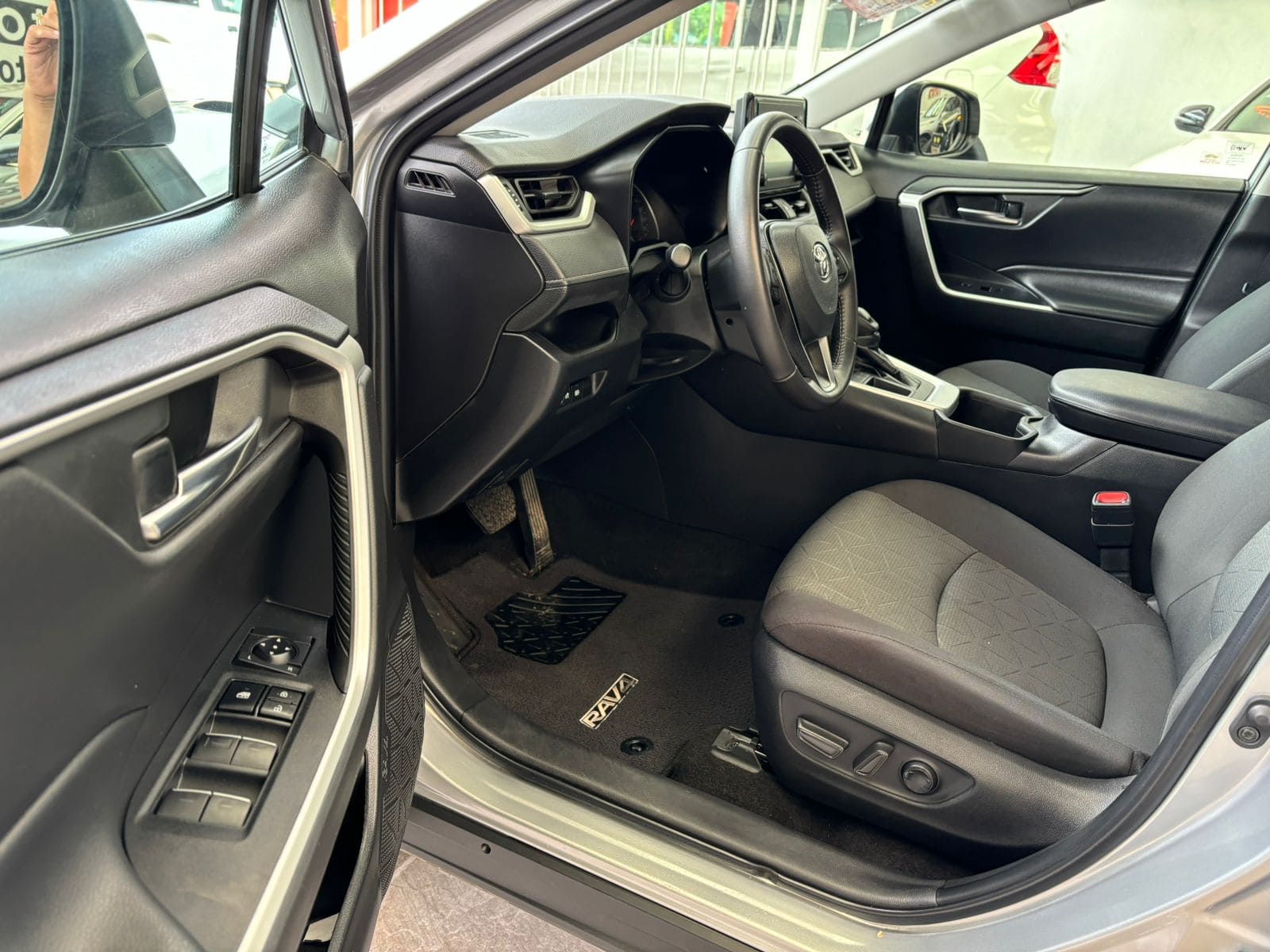 Toyota Rav4 2022 XLE Automático Plata