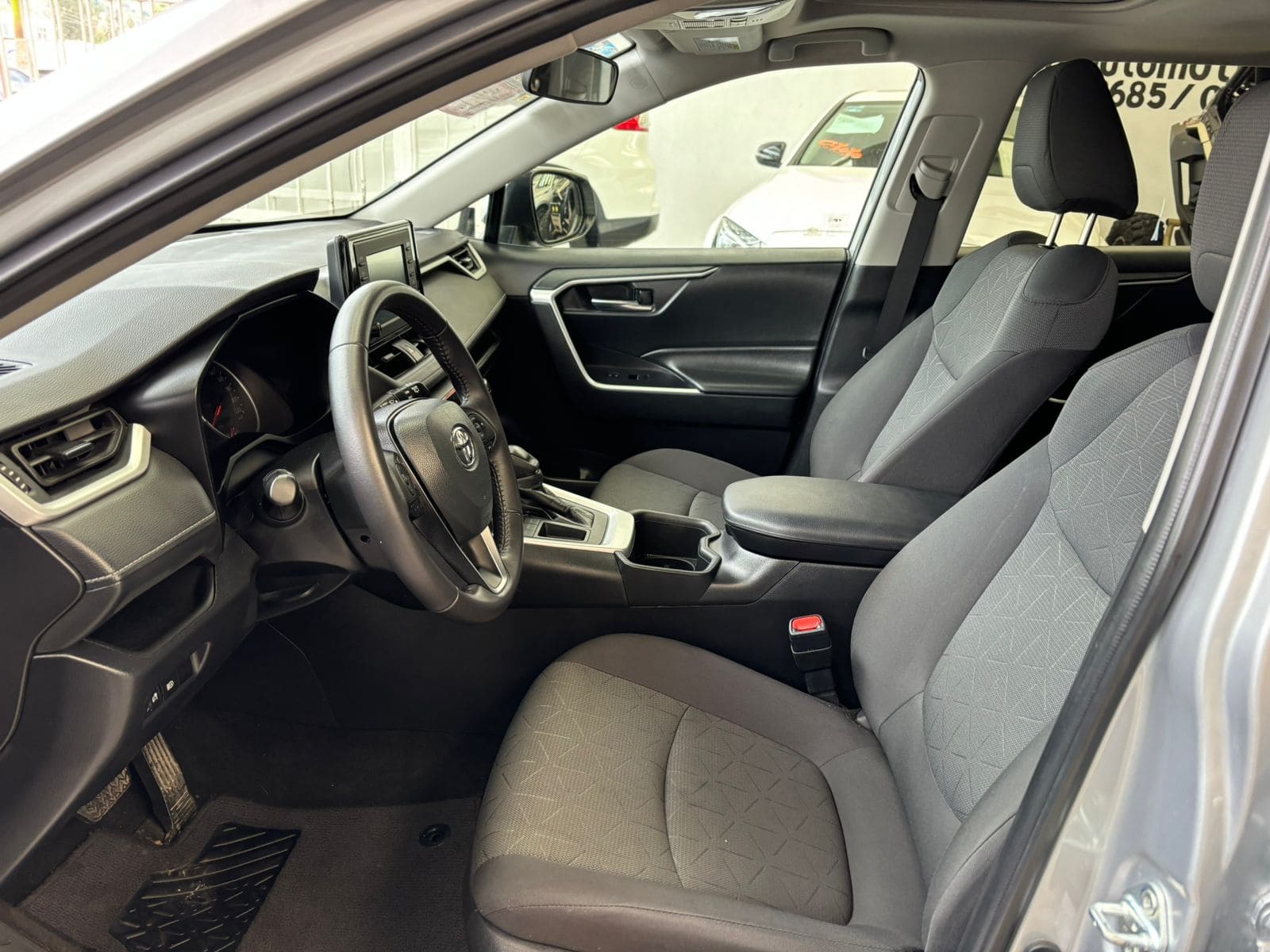 Toyota Rav4 2022 XLE Automático Plata