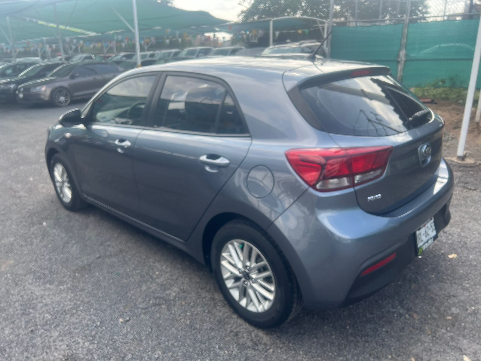 Kia Rio 2020 HB Automático Gris