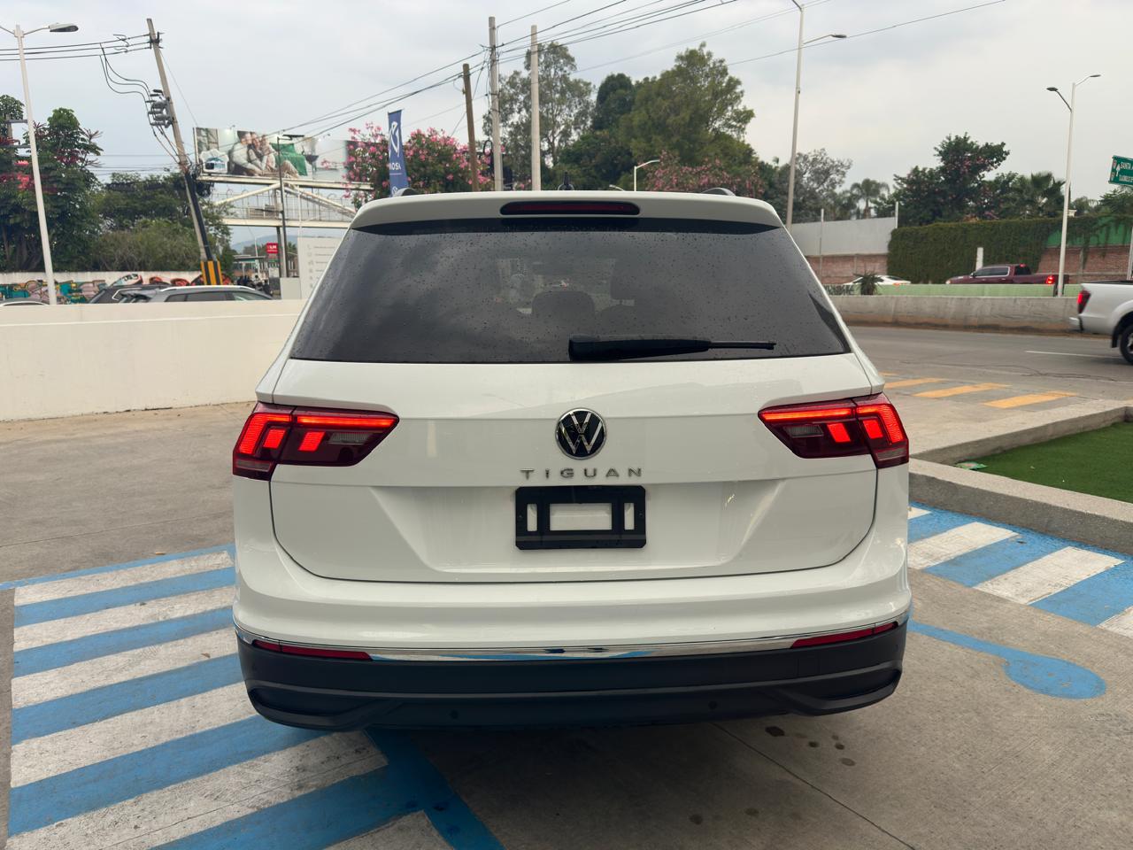 Volkswagen Tiguan 2023 Comfortline Automático Blanco