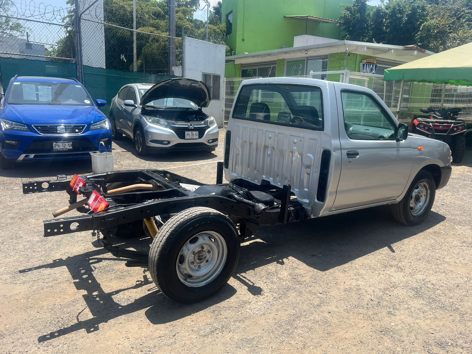 Nissan NP300 2015 CHASIS Manual Plata