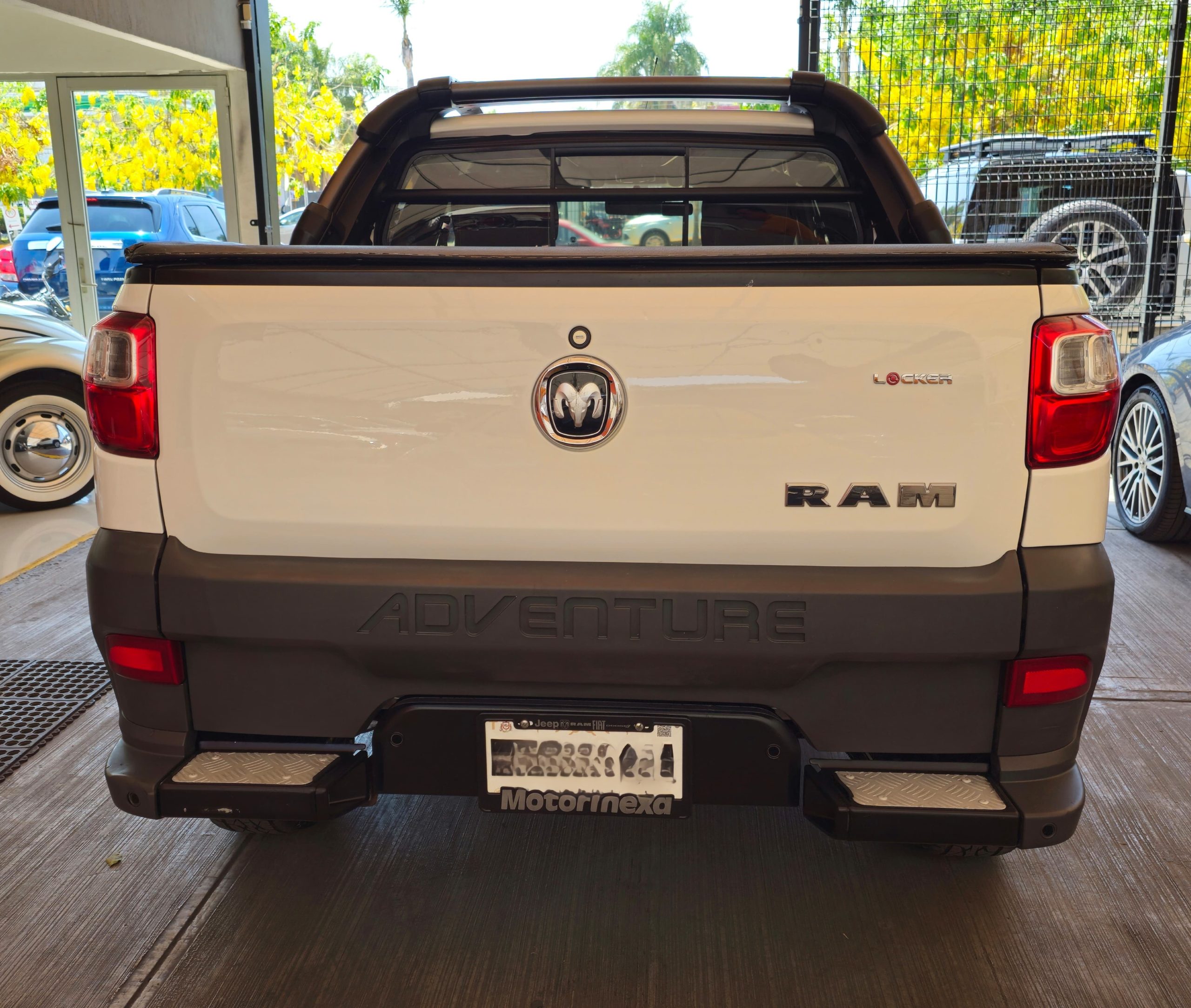 Dodge RAM 2019 700 Locker Manual Blanco