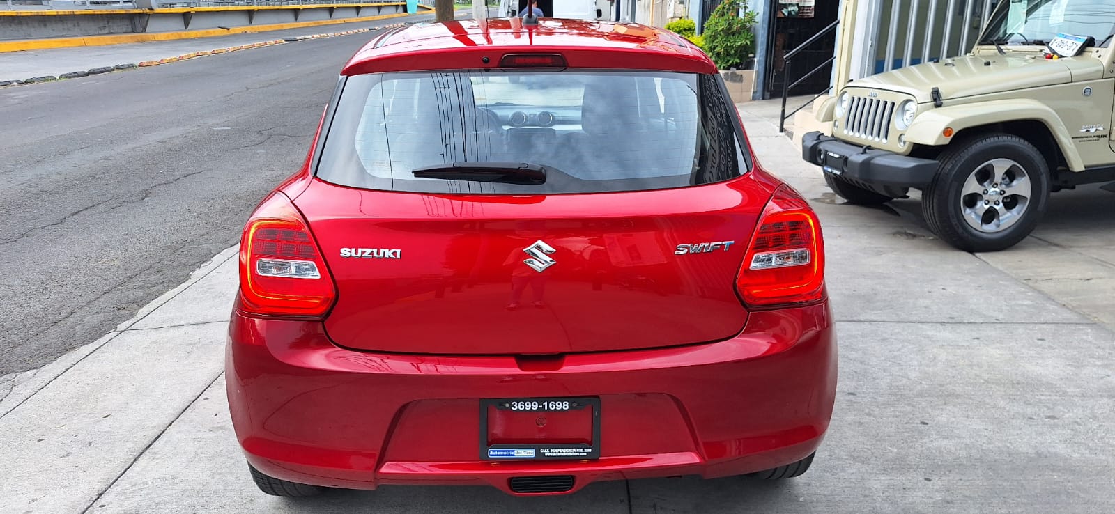 Suzuki Swift 2021 GLX Automático Rojo