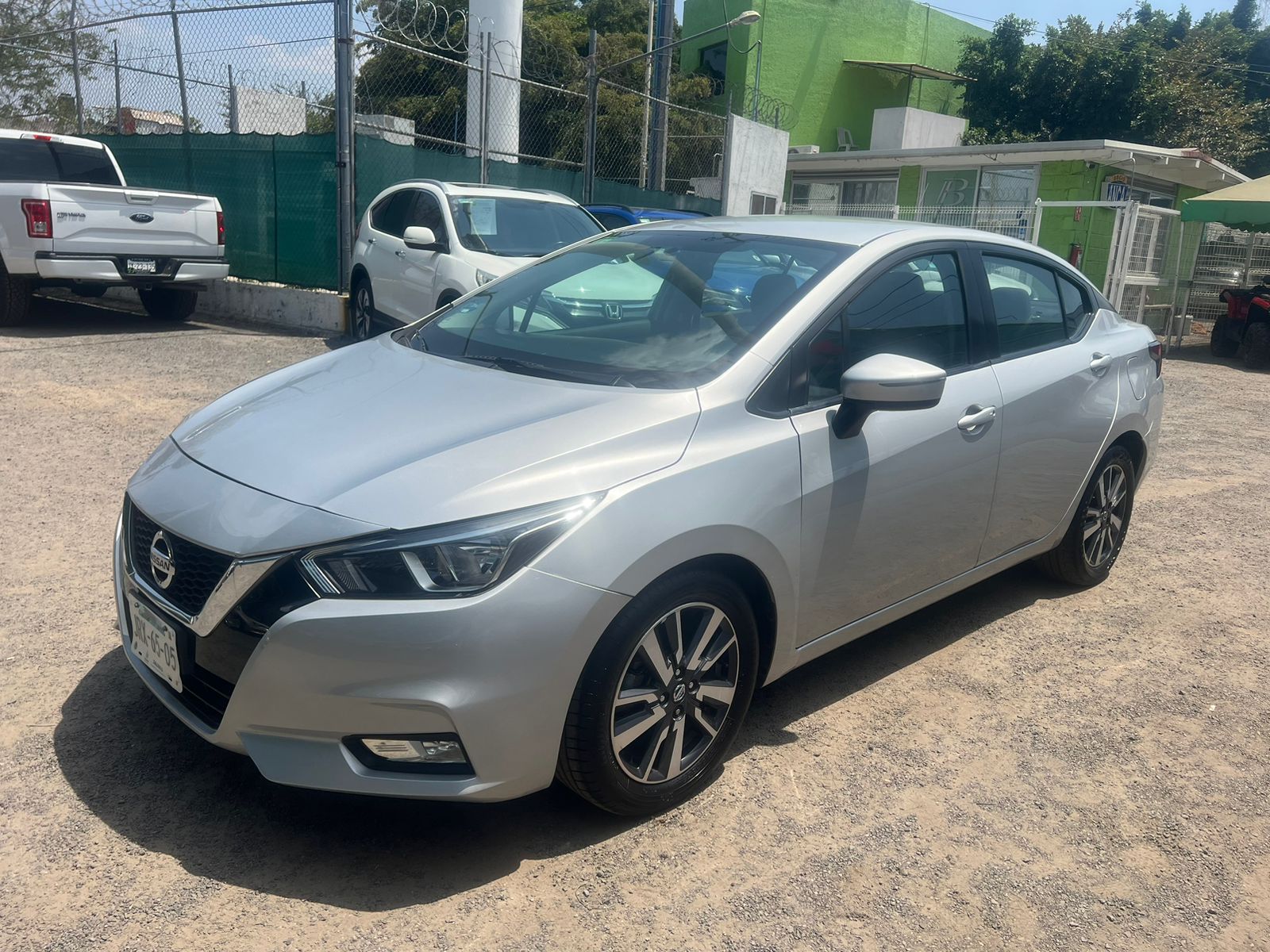 Nissan Versa 2020 ADVANCE Automático Plata