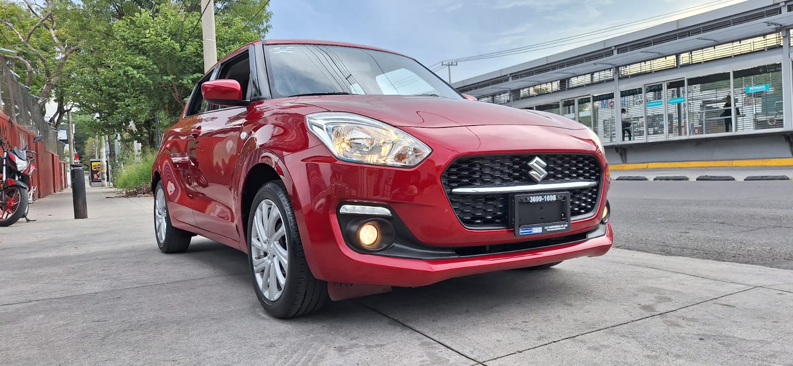 Suzuki Swift 2021 GLX Automático Rojo