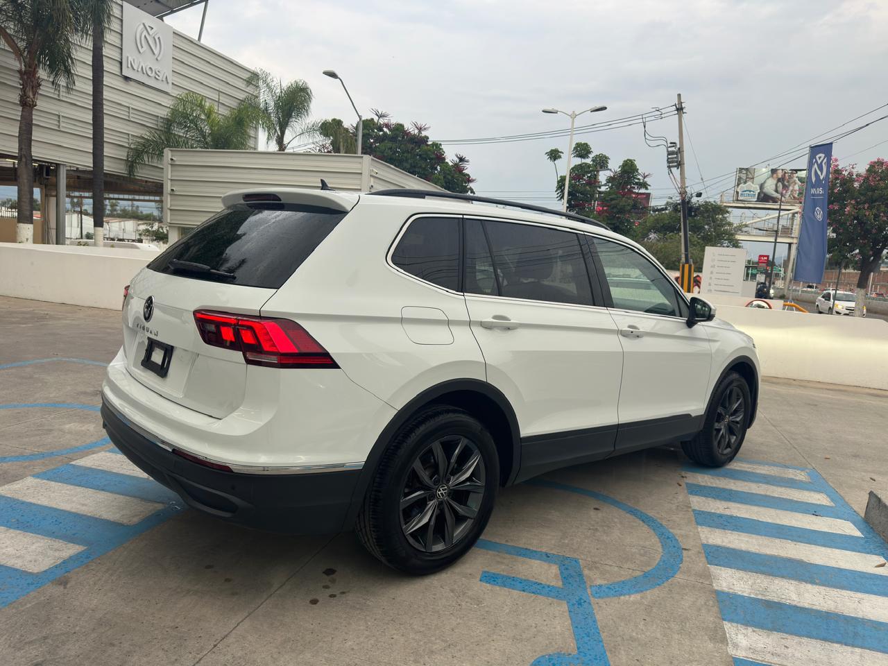 Volkswagen Tiguan 2023 Comfortline Automático Blanco