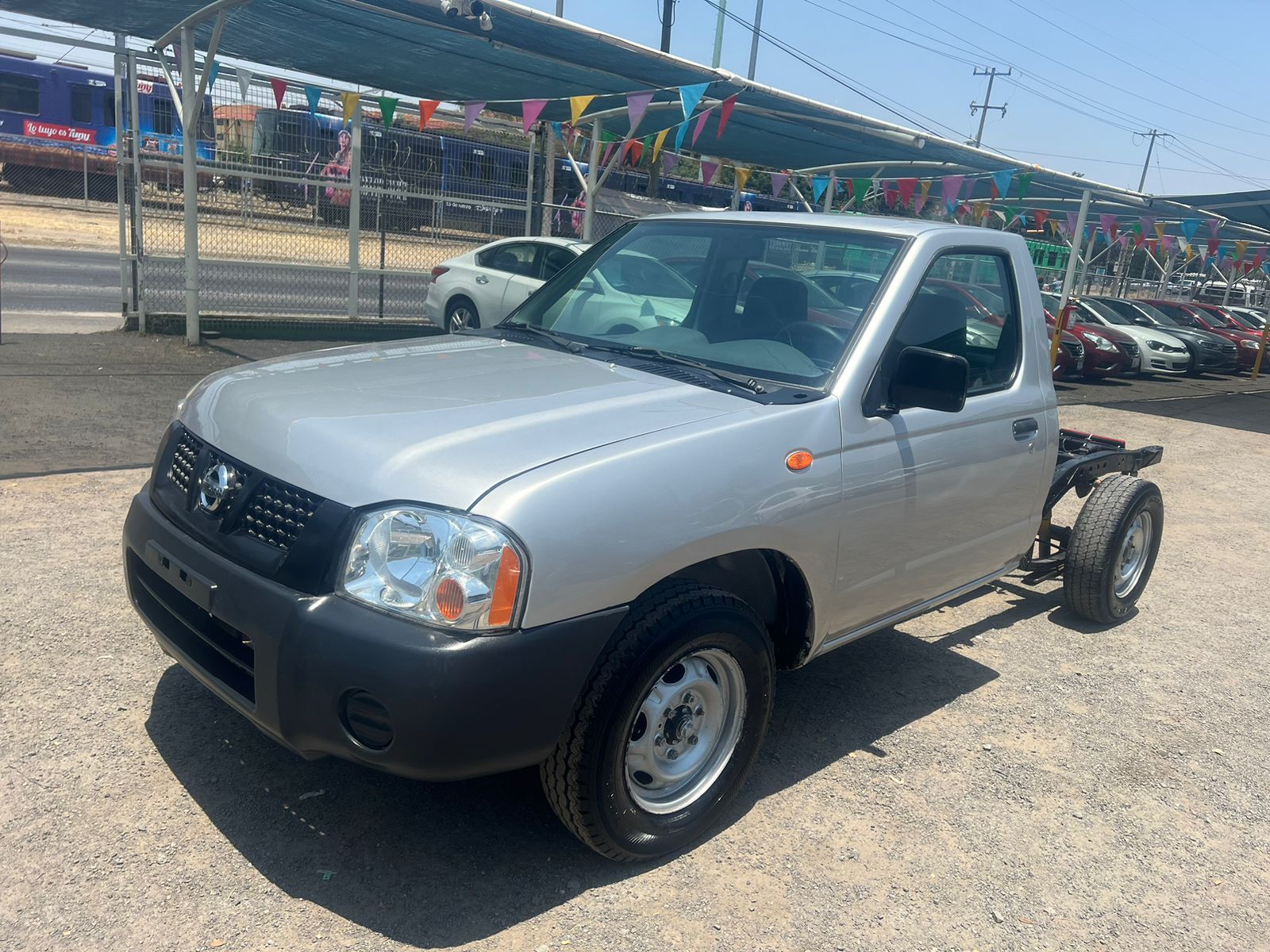 Nissan NP300 2015 CHASIS Manual Plata