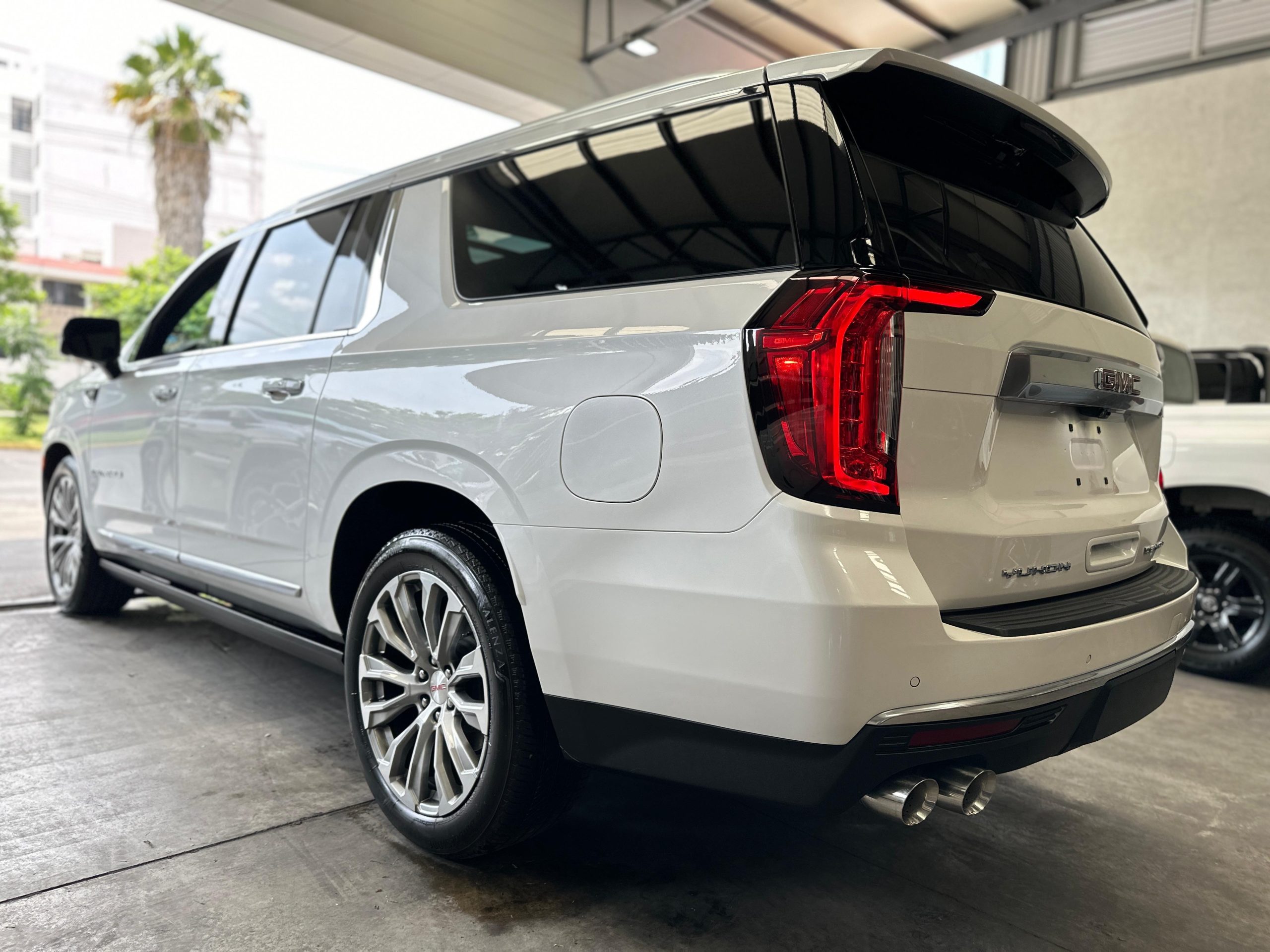 GMC Yukon 2023 DENALI XL Automático Blanco
