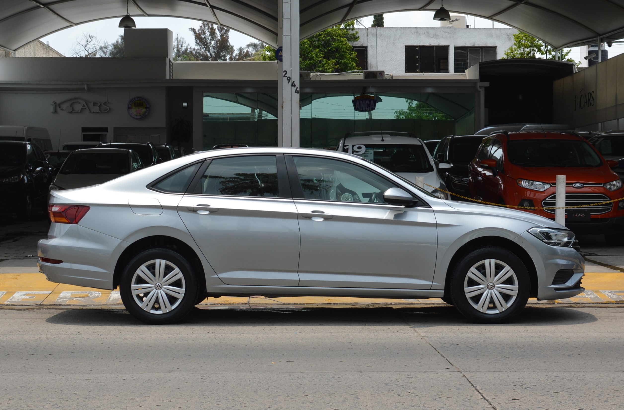 Volkswagen Jetta 2019 Trendline Automático Plata