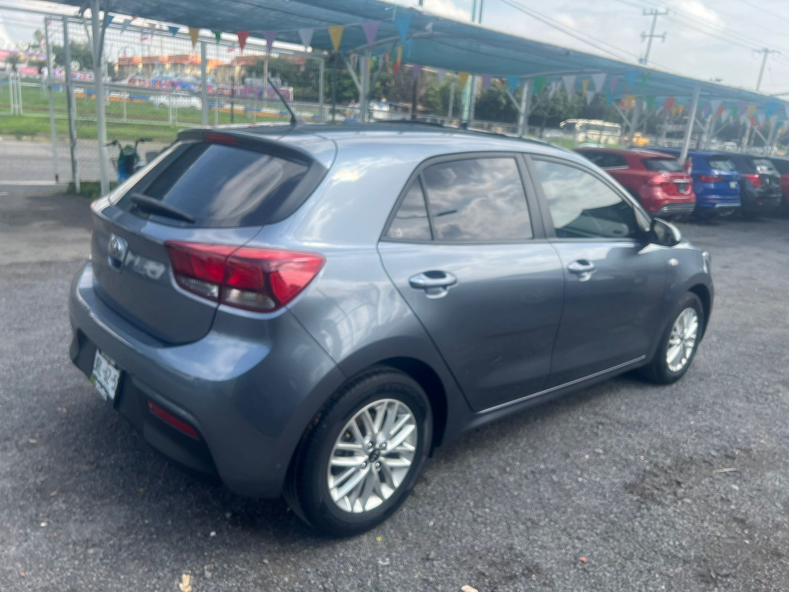 Kia Rio 2020 HB Automático Gris