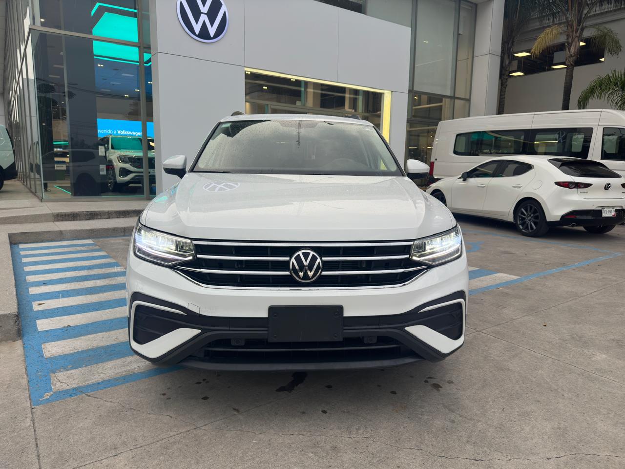 Volkswagen Tiguan 2023 Comfortline Automático Blanco