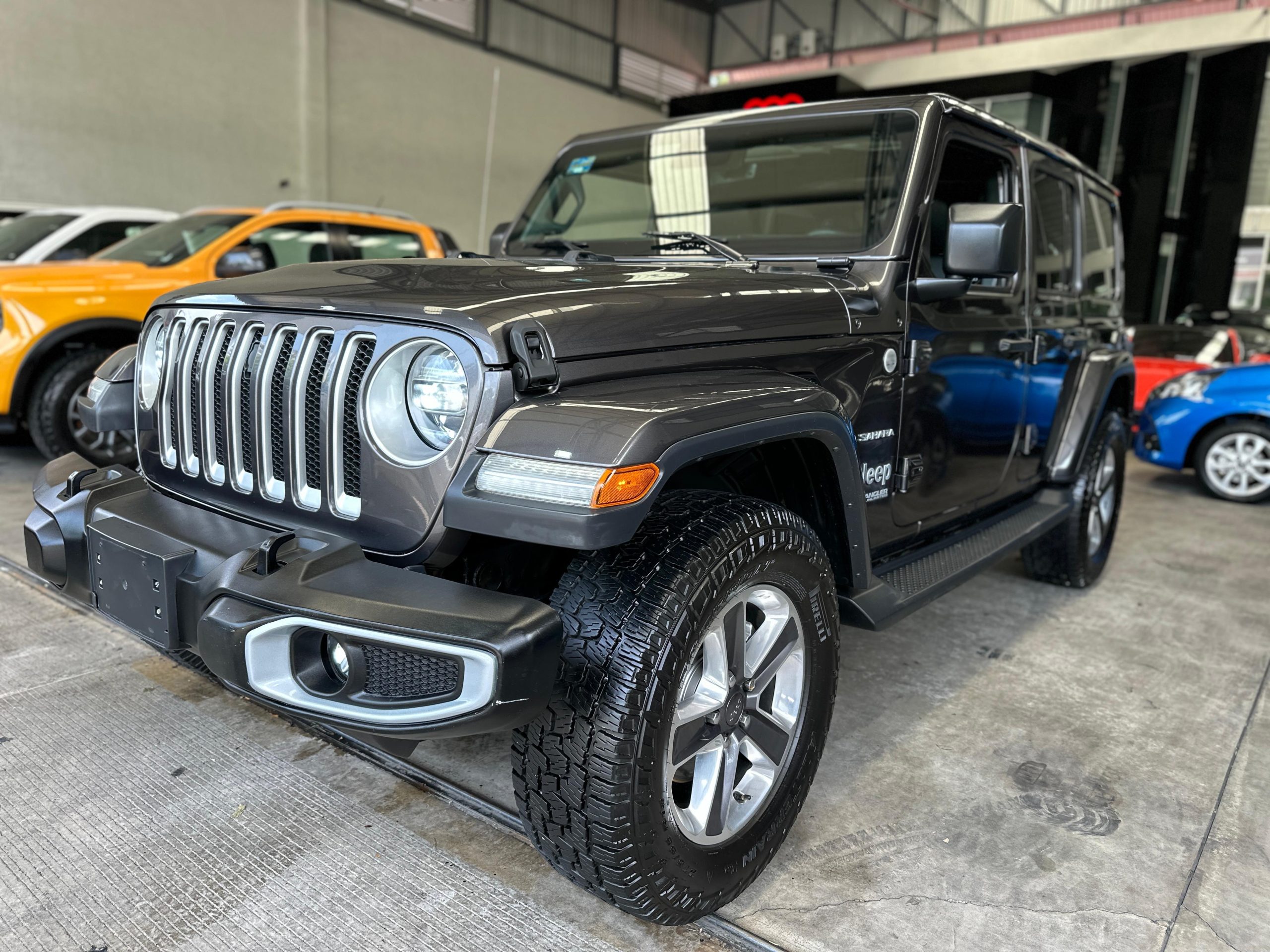 Jeep Wrangler 2021 UNLIMITED SÁHARA 4x4 Automático Gris