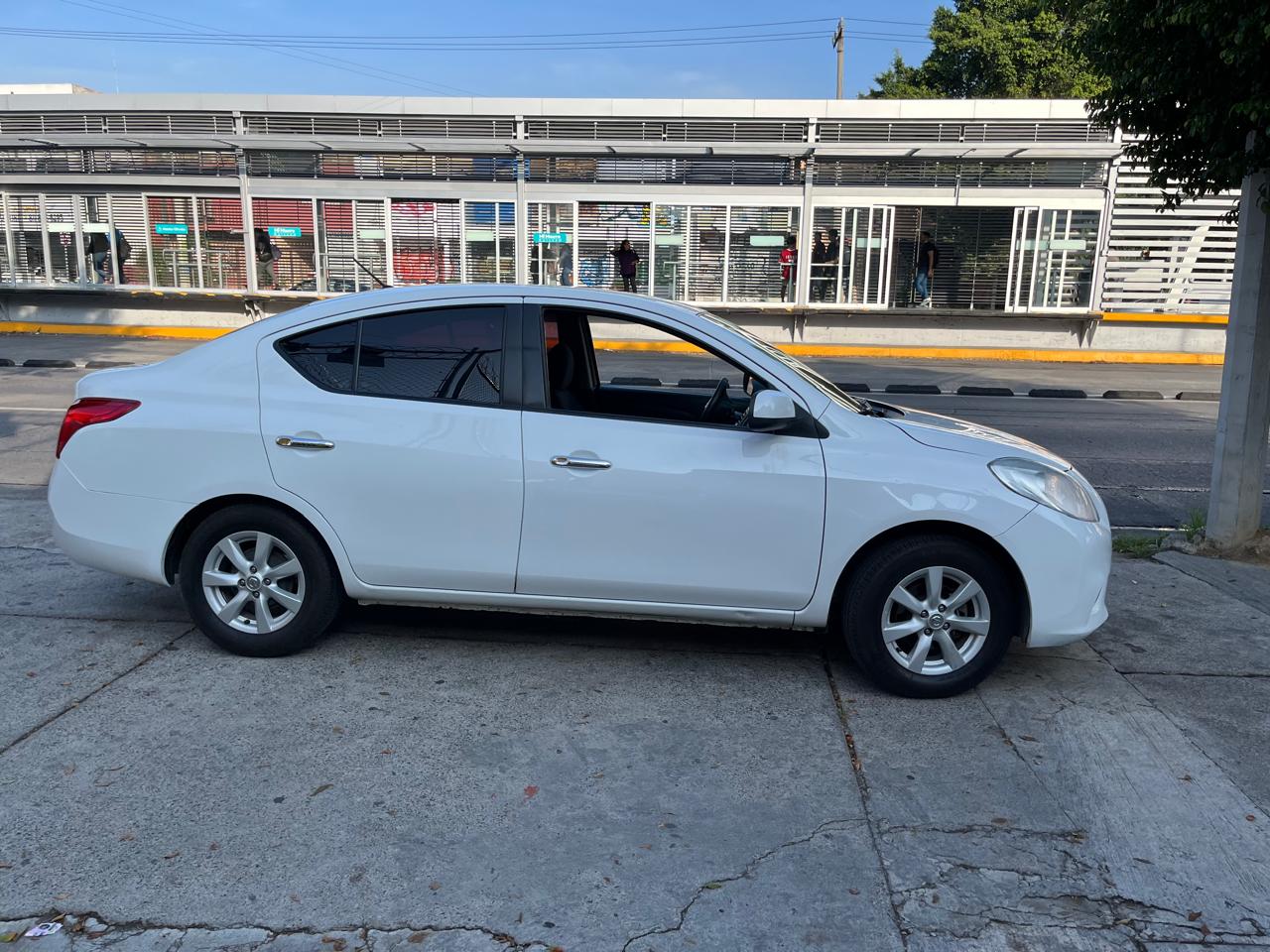 Nissan Versa 2012 Advance Automático Blanco
