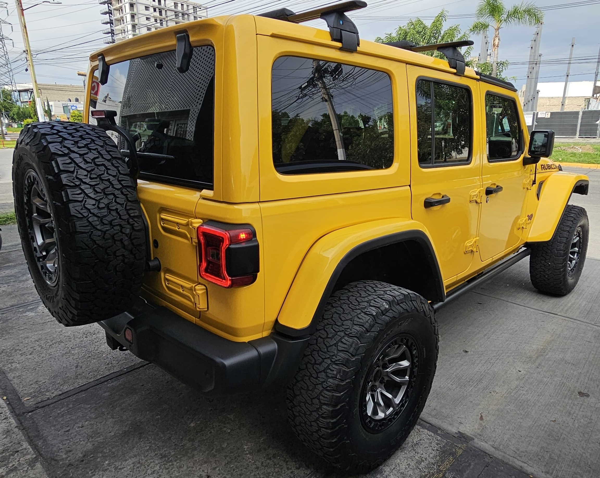 Jeep Rubicon 2018 Wrangler Unlimited Automático Amarillo