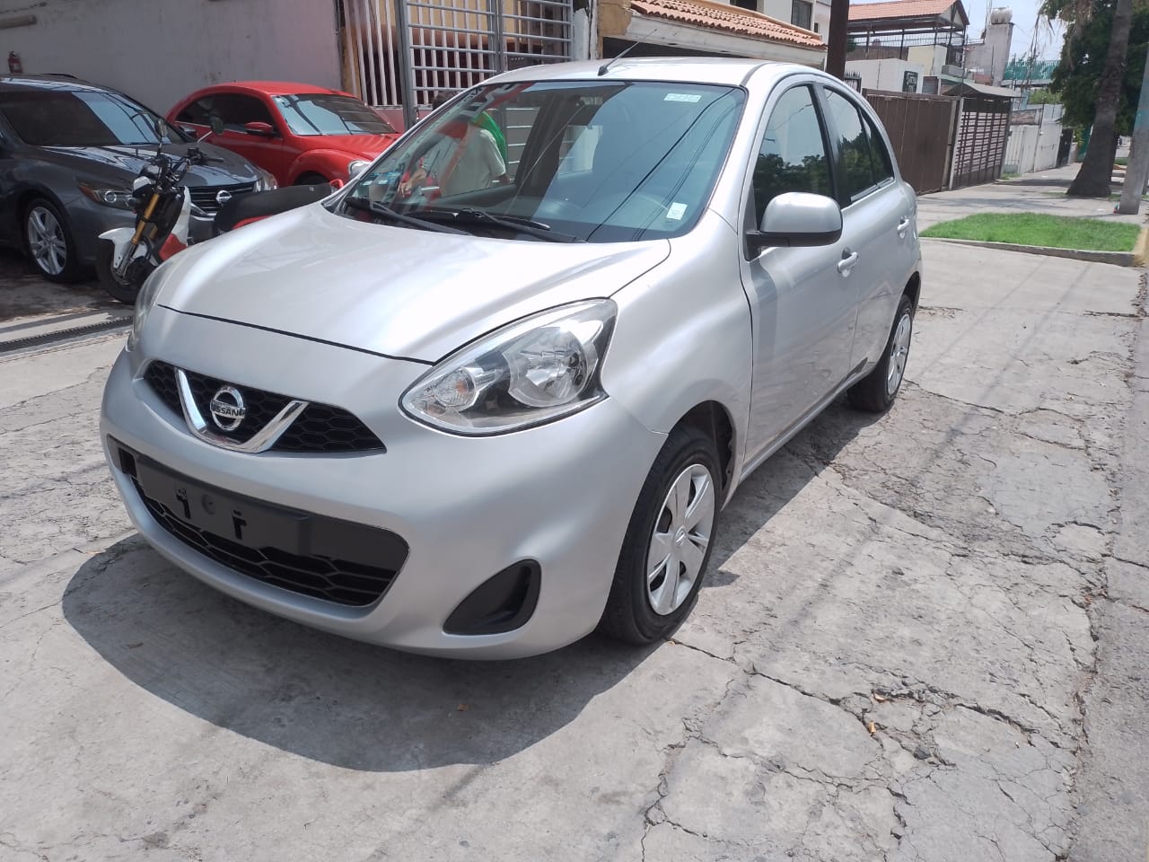Nissan March 2018 SENCE Automático Plata