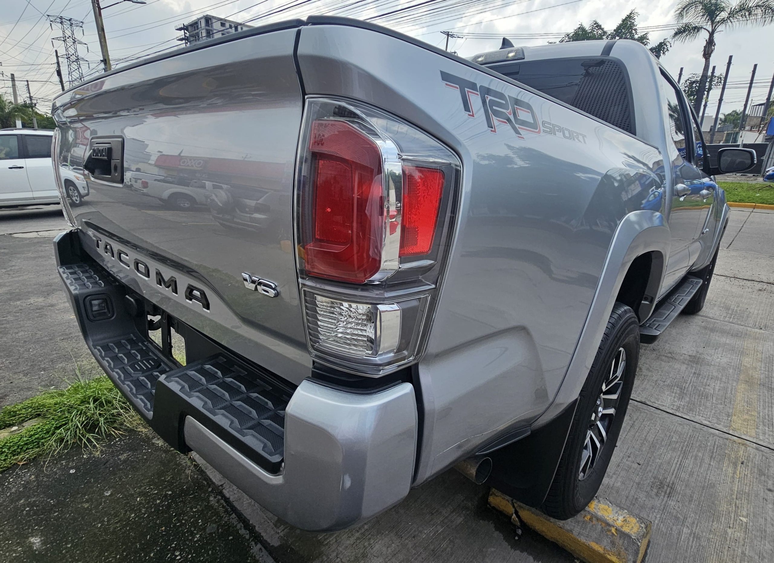 Toyota Tacoma 2022 TRD Sport 4X2 Automático Rojo