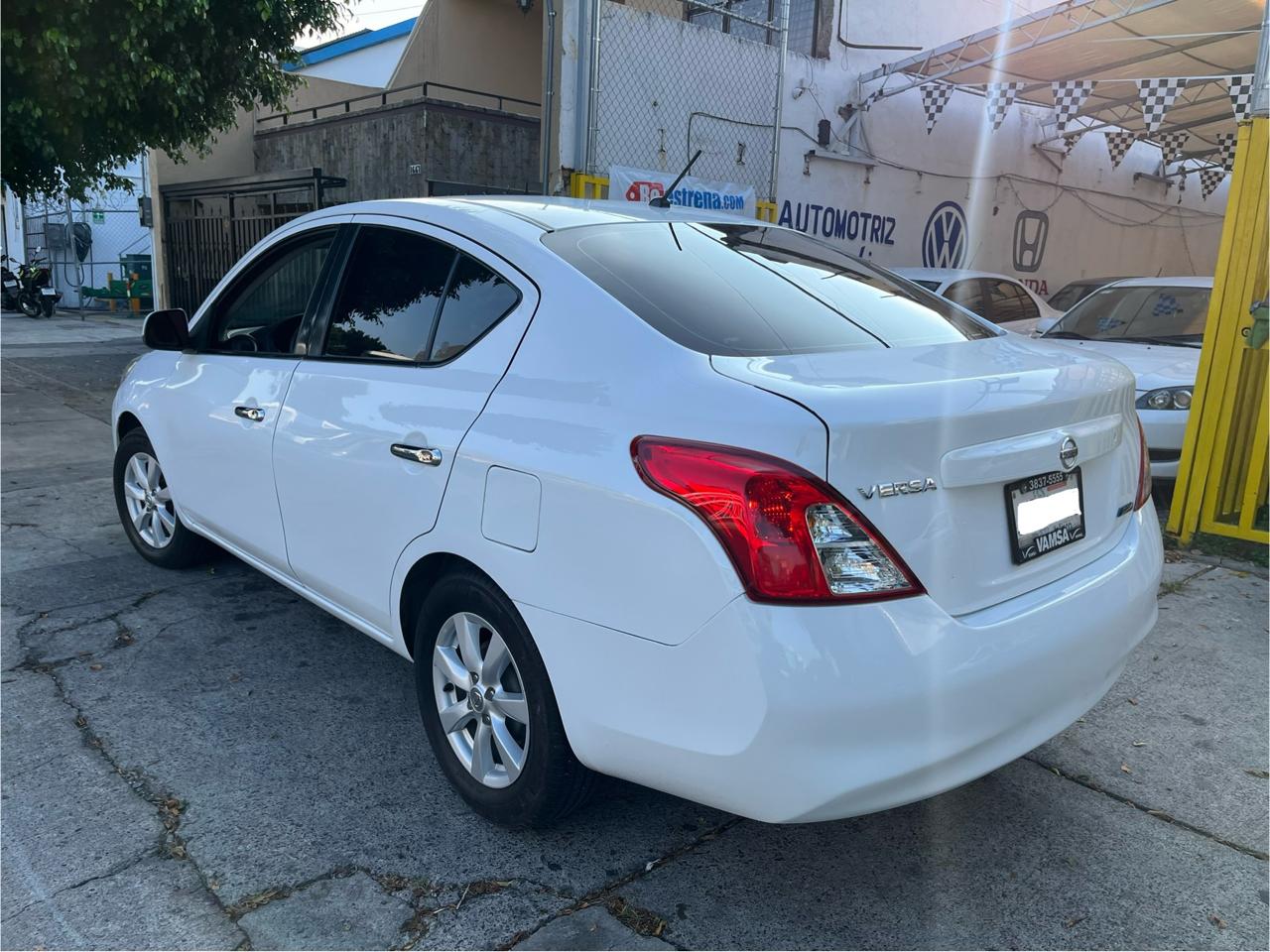 Nissan Versa 2012 Advance Automático Blanco