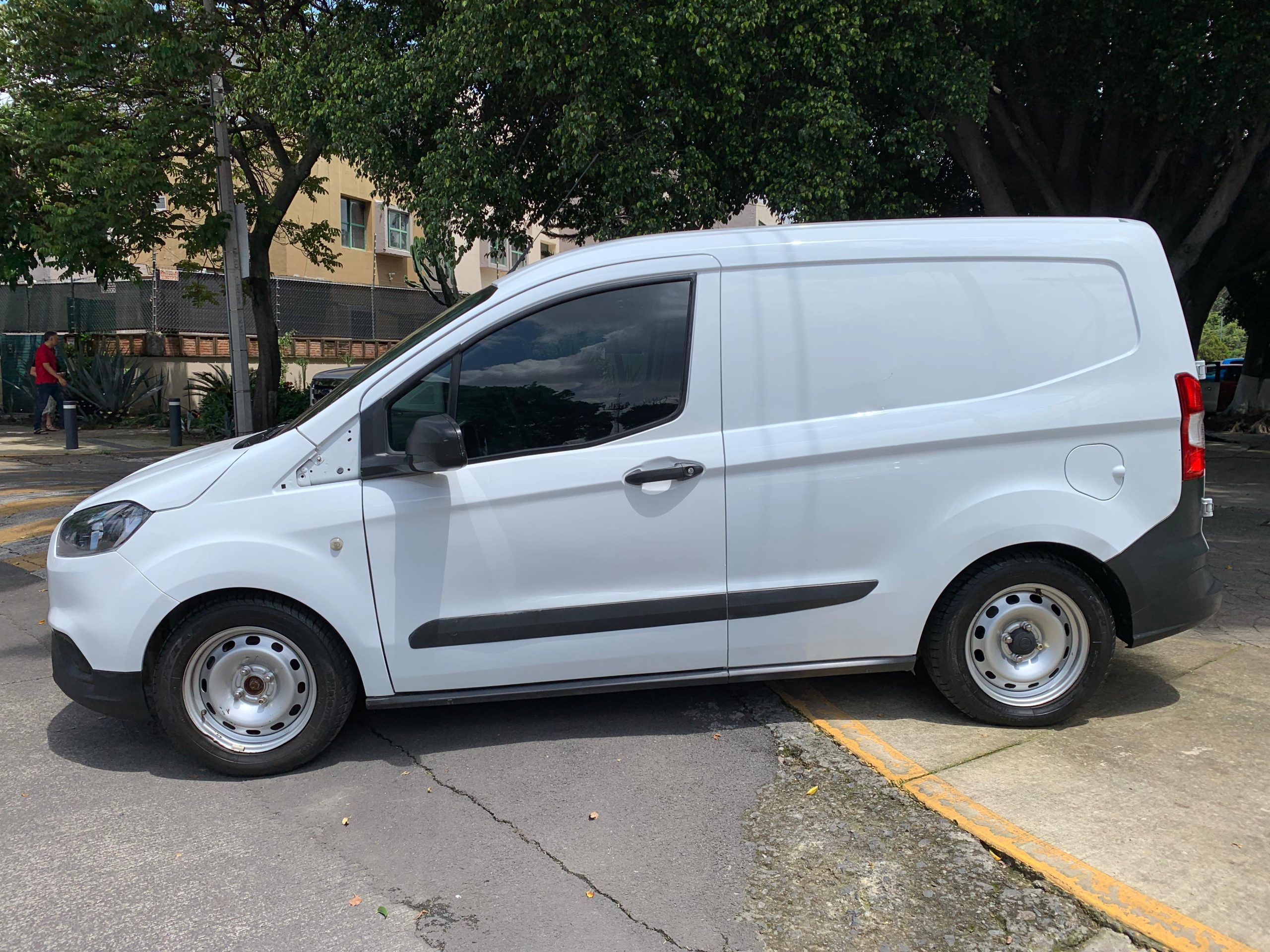 Ford Transit 2021 Manual Blanco