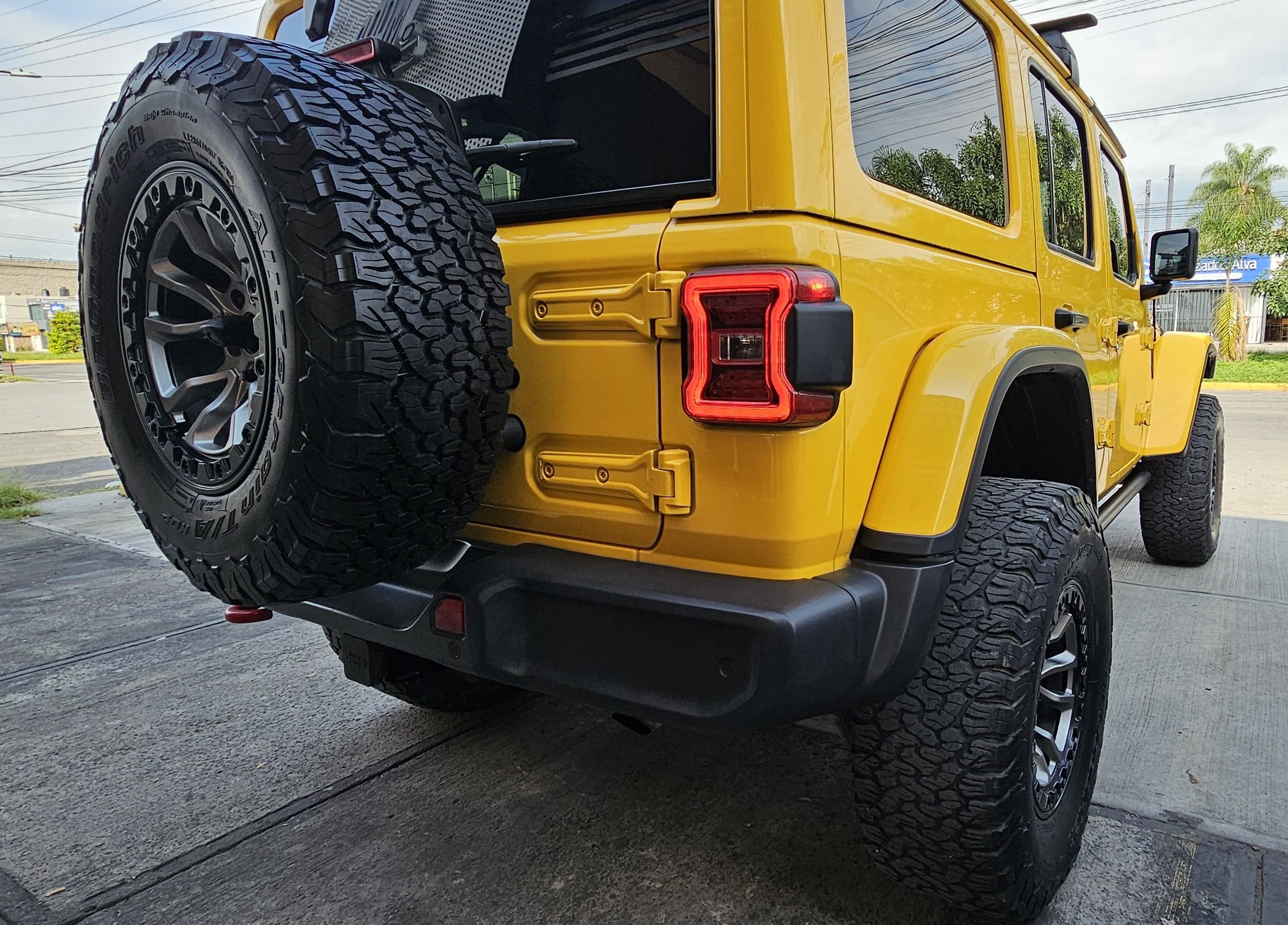 Jeep Rubicon 2018 Wrangler Unlimited Automático Amarillo