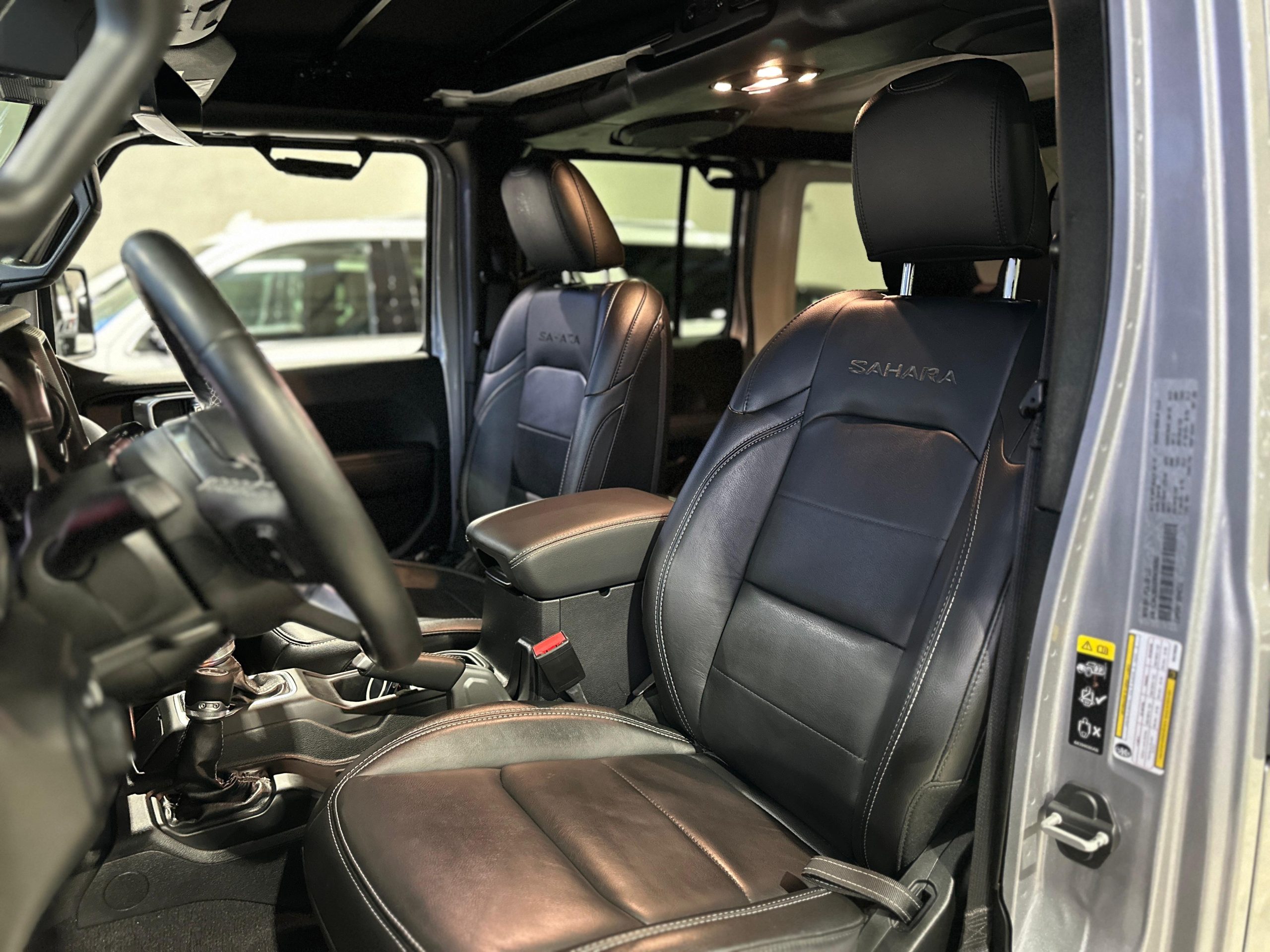 Jeep Wrangler 2021 SAHARA 4x4 Automático Gris