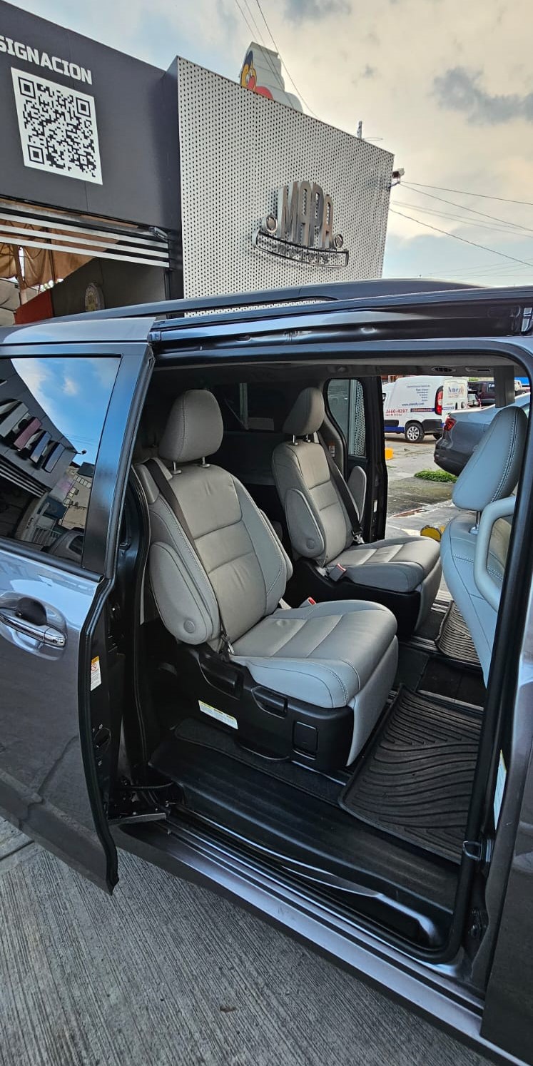 Toyota Sienna 2018 Limited Automático Gris