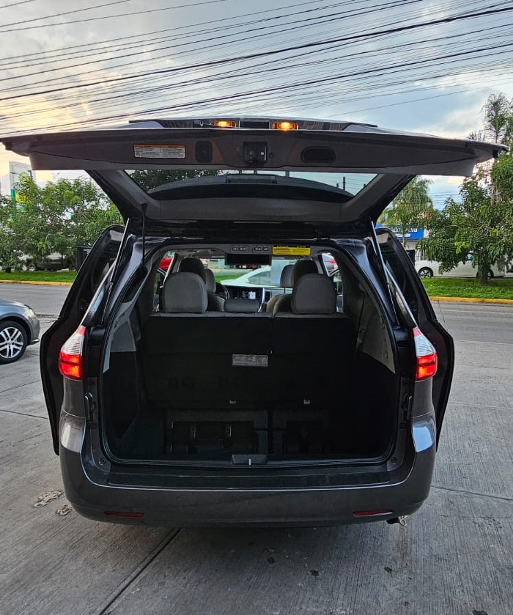 Toyota Sienna 2018 Limited Automático Gris