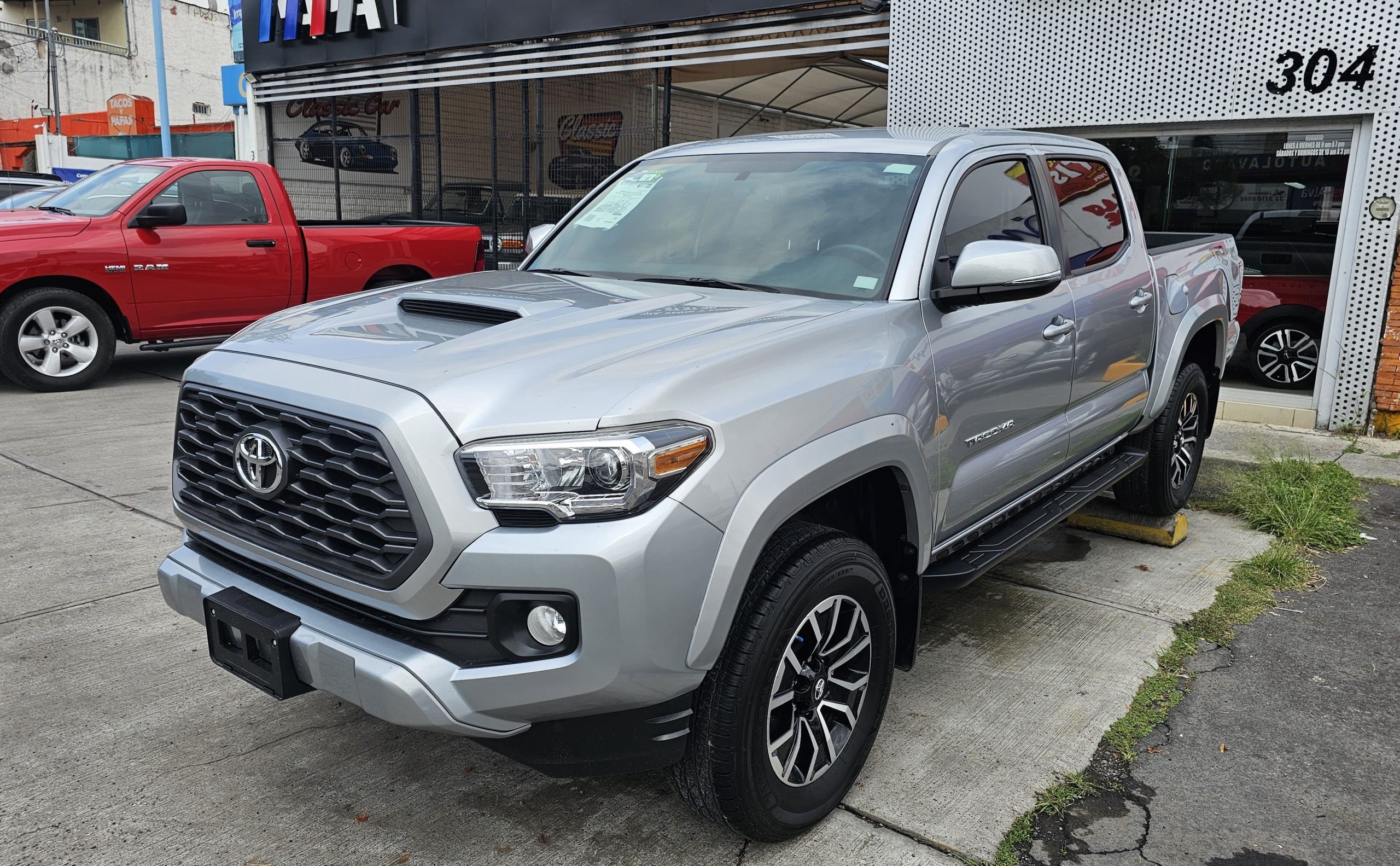 Toyota Tacoma 2022 TRD Sport 4X2 Automático Rojo