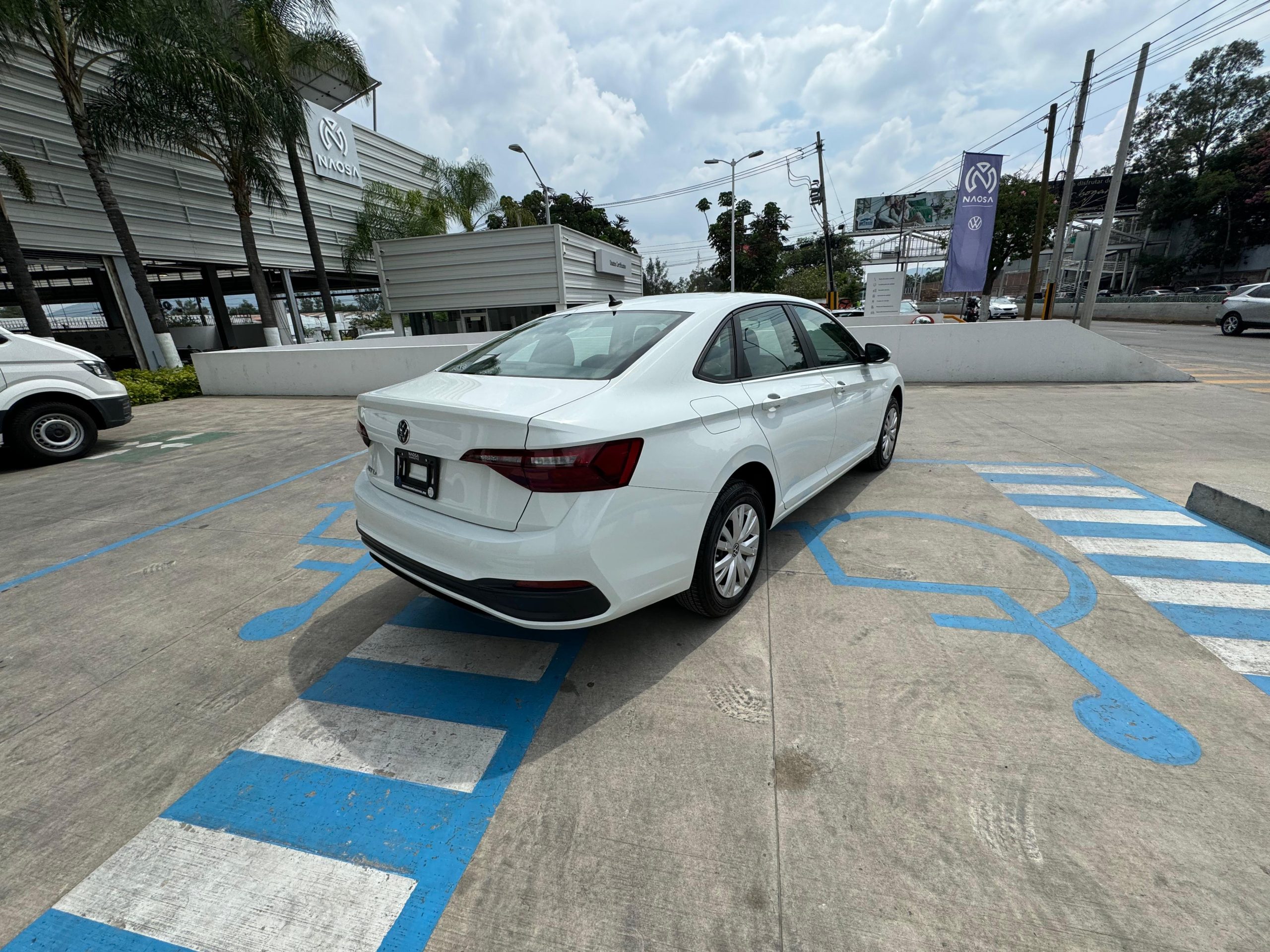 Volkswagen Jetta 2023 Trendline Automático Blanco